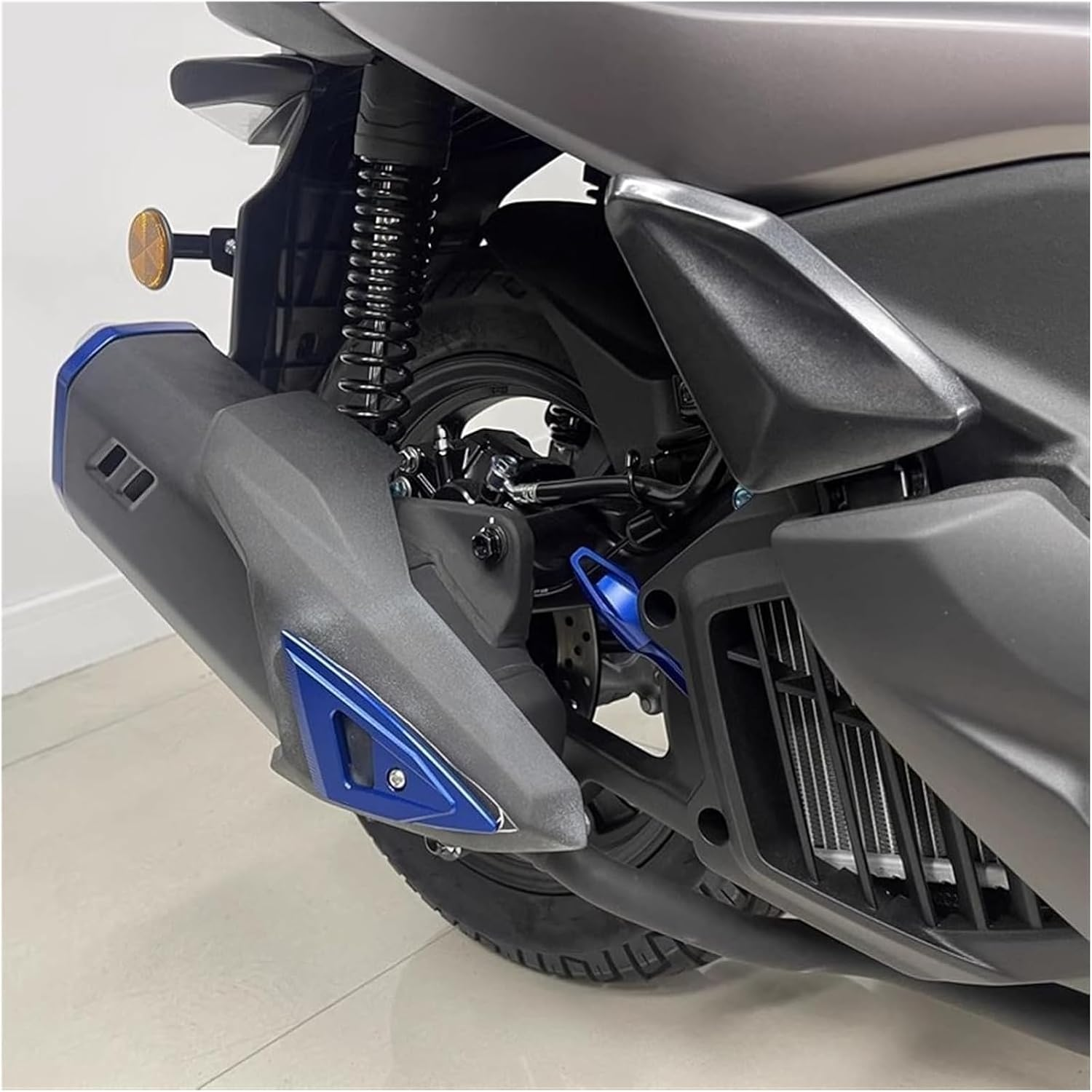 Motorcycle Exhaust Pipe Decorative Bracket Protective Front End Golden Triangle Compatible with S&Uzuki UHR150 image number 3