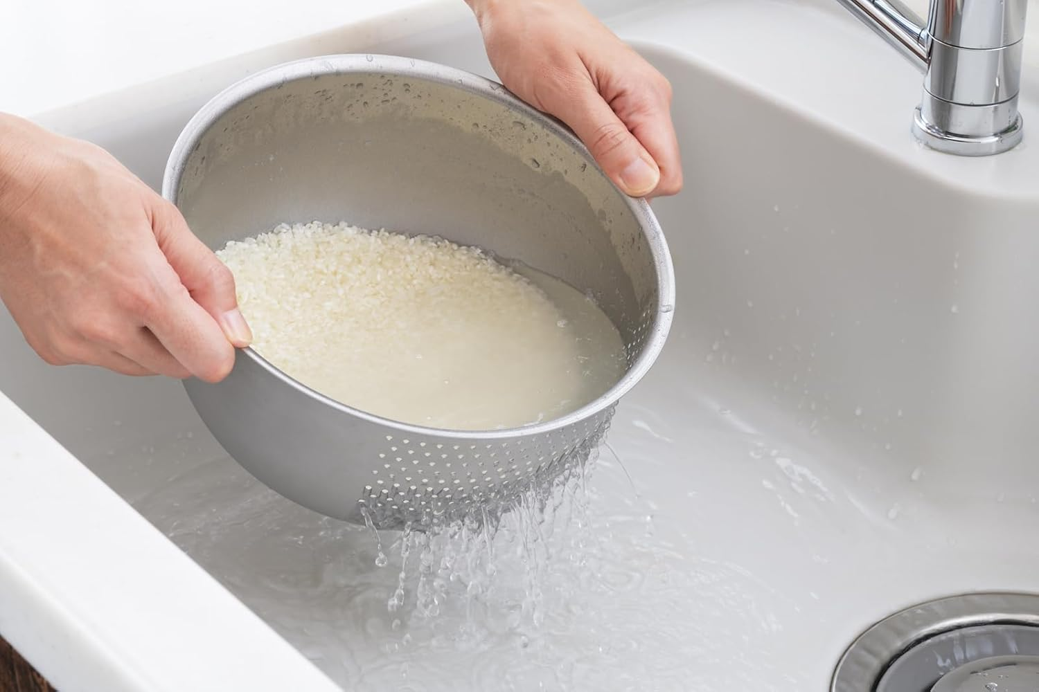 Yoshikawa SJ3646 Shape of Life Stainless Steel Rice Washing Bowl 8.3 Inches (21 Cm)