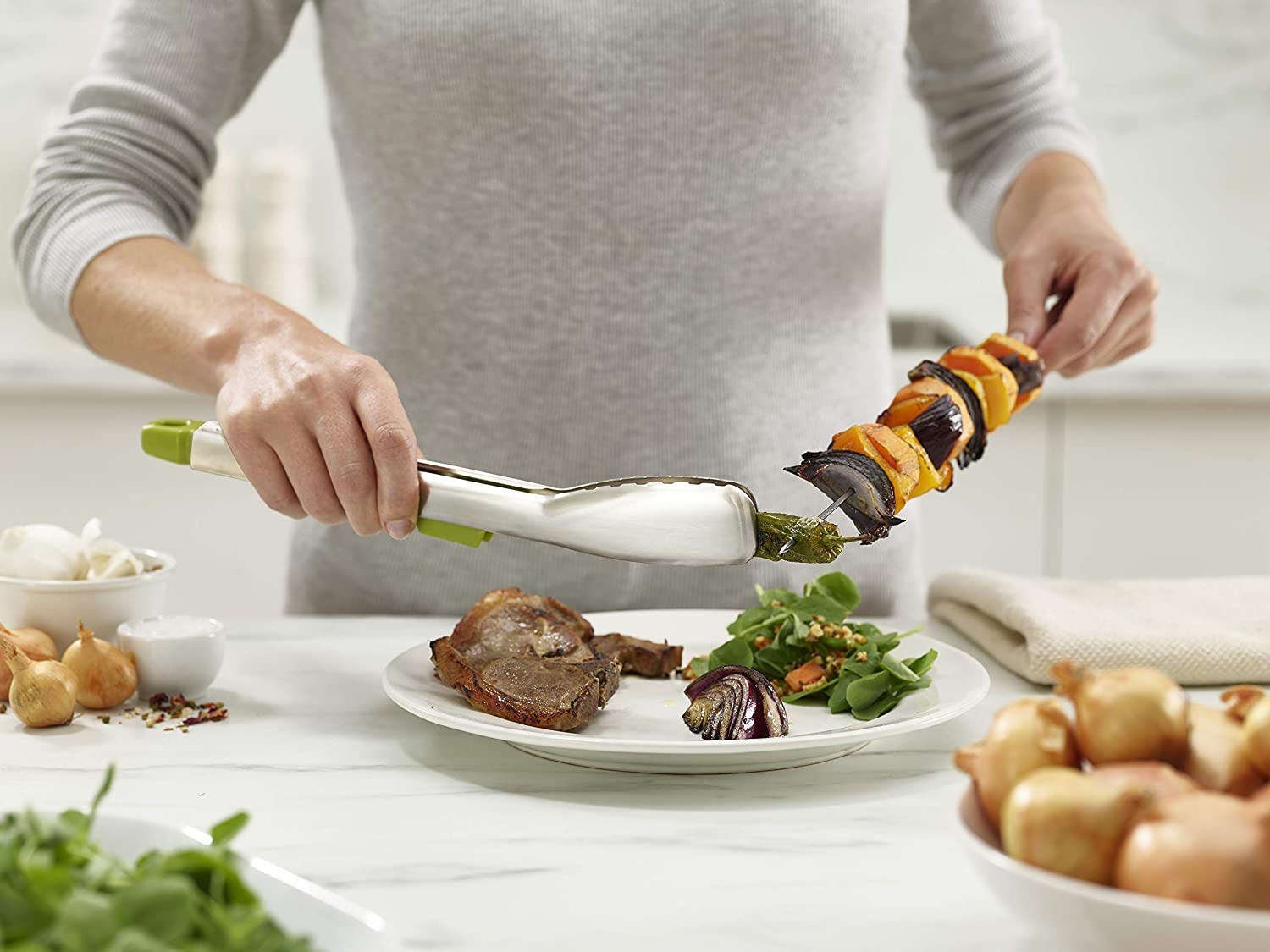 Joseph Joseph Elevate Steel Slimline Stainless-Steel Tongs with Integrated Tool Rests - Green image number 4