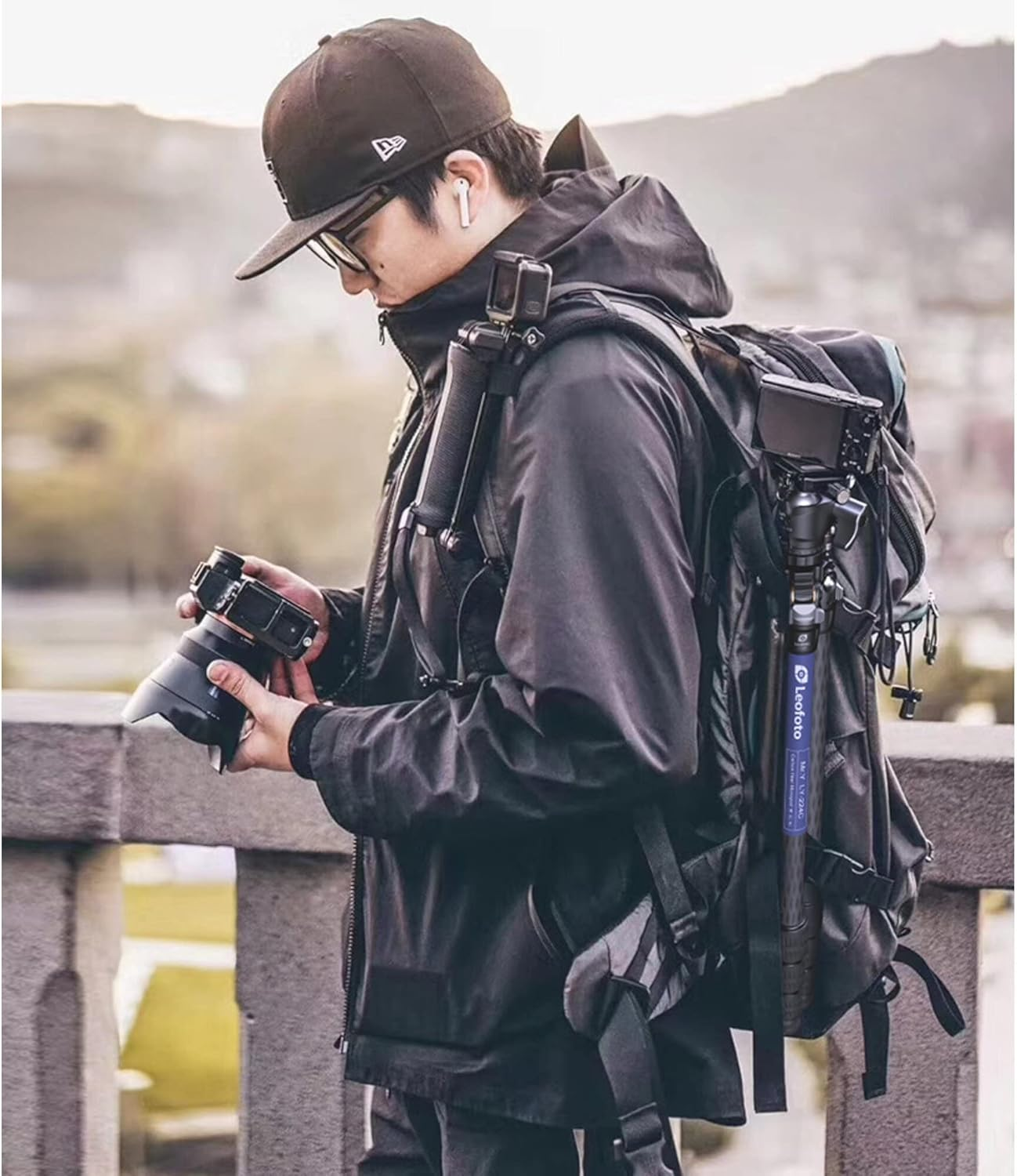 Leofoto Mr.Y LY-224C + LH-25 Carbon Fibre Tripod Kit image number 1