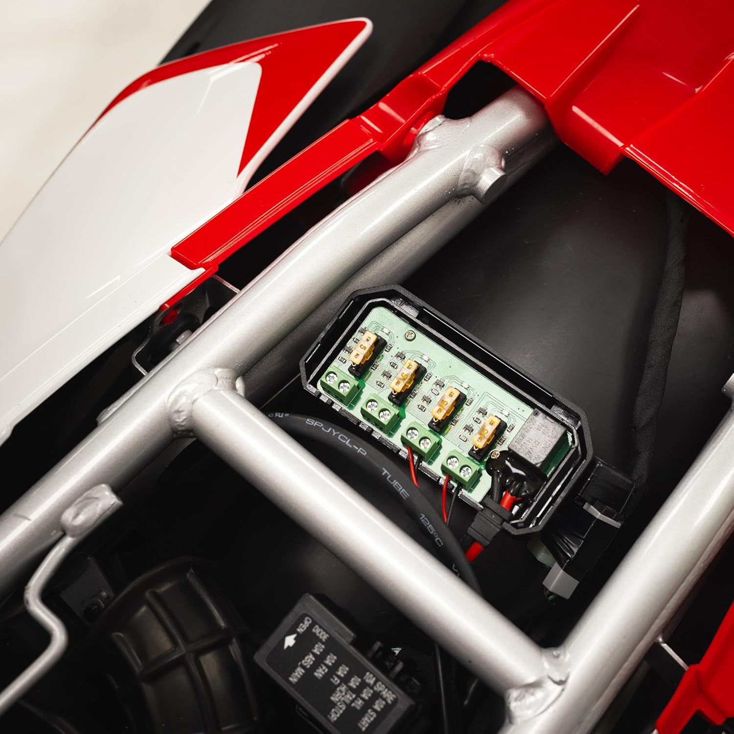 Oxford Motorcycle 12V Fuse Box with Relay. Quick Wiring 4-Way Fuse Holder with Indicator Lights & 5A Fuse for Motorcycle, Motorbike Headlights, Navigation, Phone Holder, Charger, Heated Grips Etc. image number 5