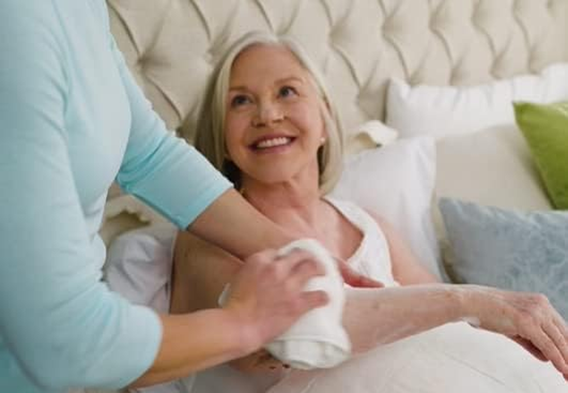 No-Rinse Body Wash, 8 Fl Oz - Leaves Skin Clean, Moisturized and Odor-Free, Rinse-Free Formula image number 4