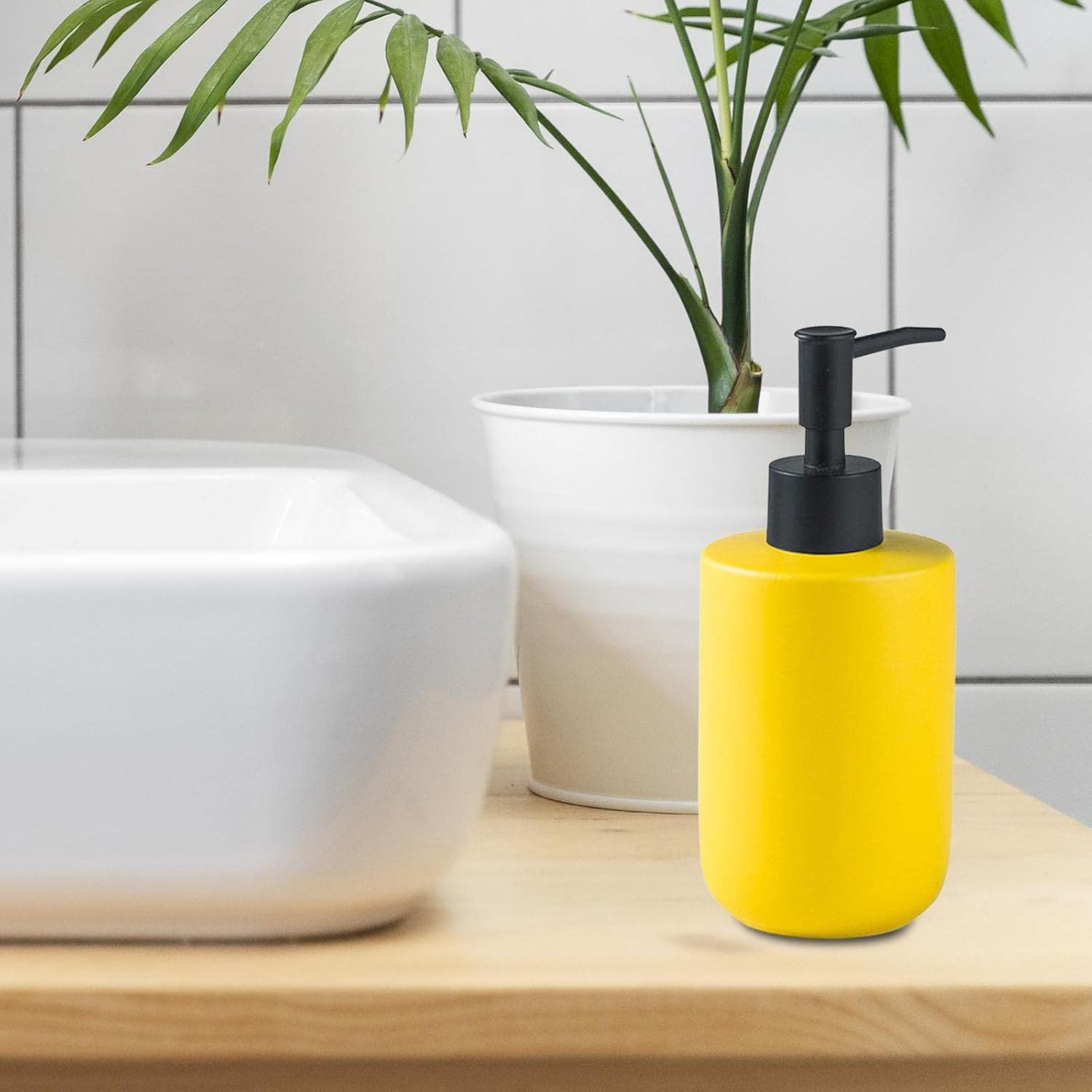 Amagogo Liquid Container with Pump, Soap Dispenser Bottle for Various Settings, Yellow, as Described