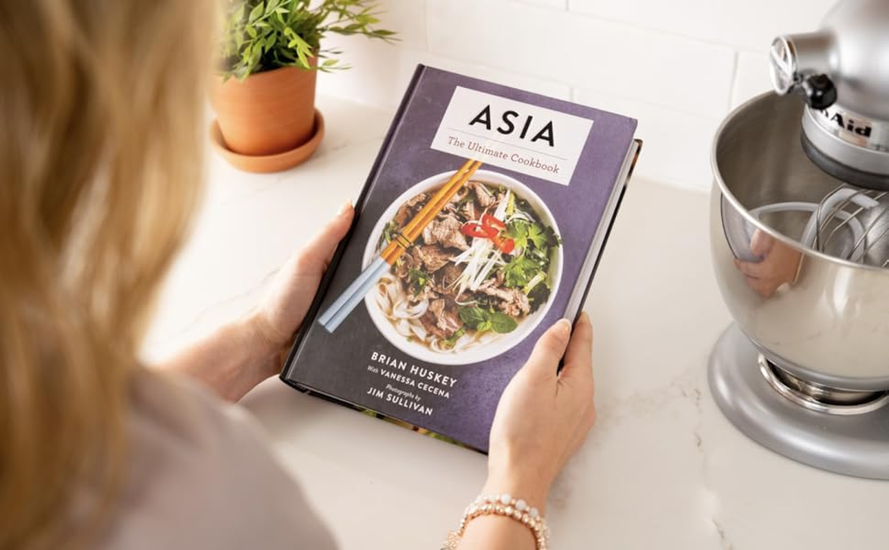 Asia : the Ultimate Cookbook: the Ultimate Cookbook (Chinese, Japanese, Korean, Thai, Vietnamese, Asian) image number 2