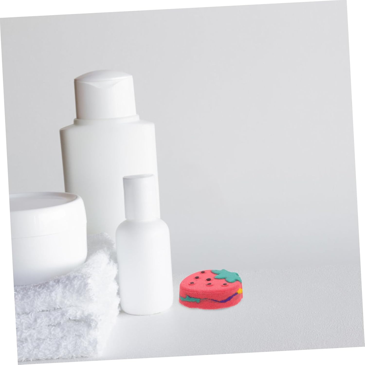 CALLARON Cute Strawberry Bath Salt Ball for Women Relaxing Bath for Stress Reduction Accessory Valentines Day Present image number 3