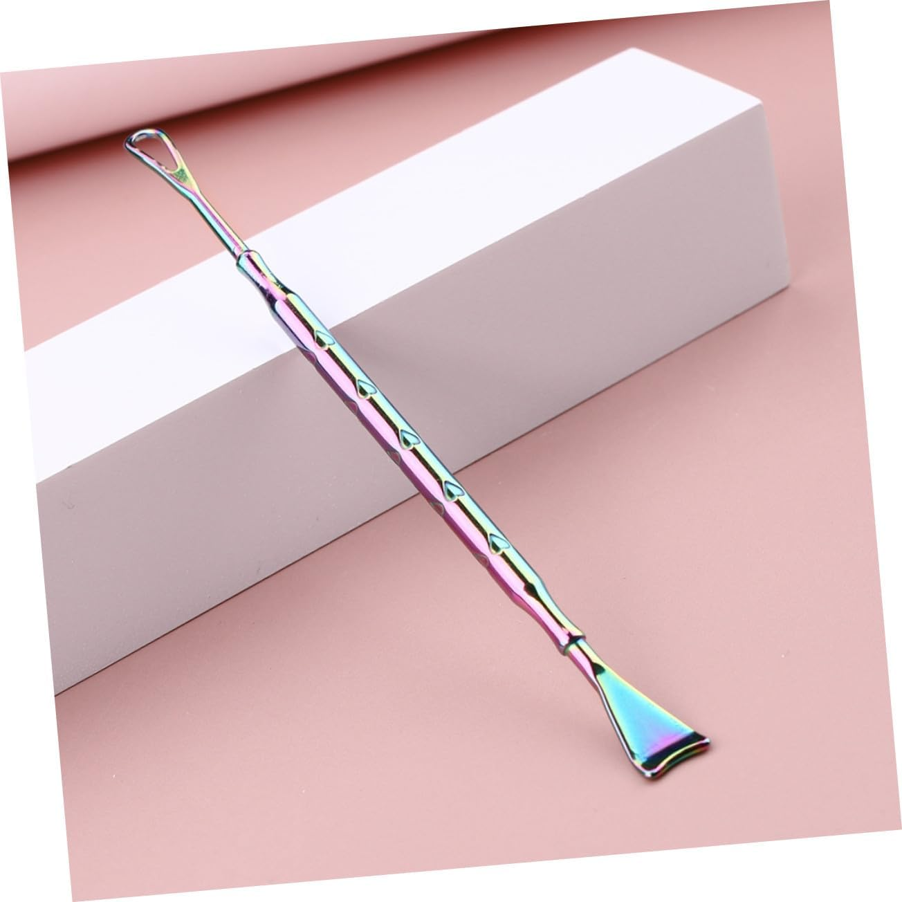 COMPUKAS 2 Pieces Stainless Steel Blackhead Scraper and Metal Pimple Extractor Tool for Facial Skin Care, Titanium-Coated Heart-Shaped Scraper for Nose Pore Cleansing and Blackhead Removal in Beauty Routine image number 4