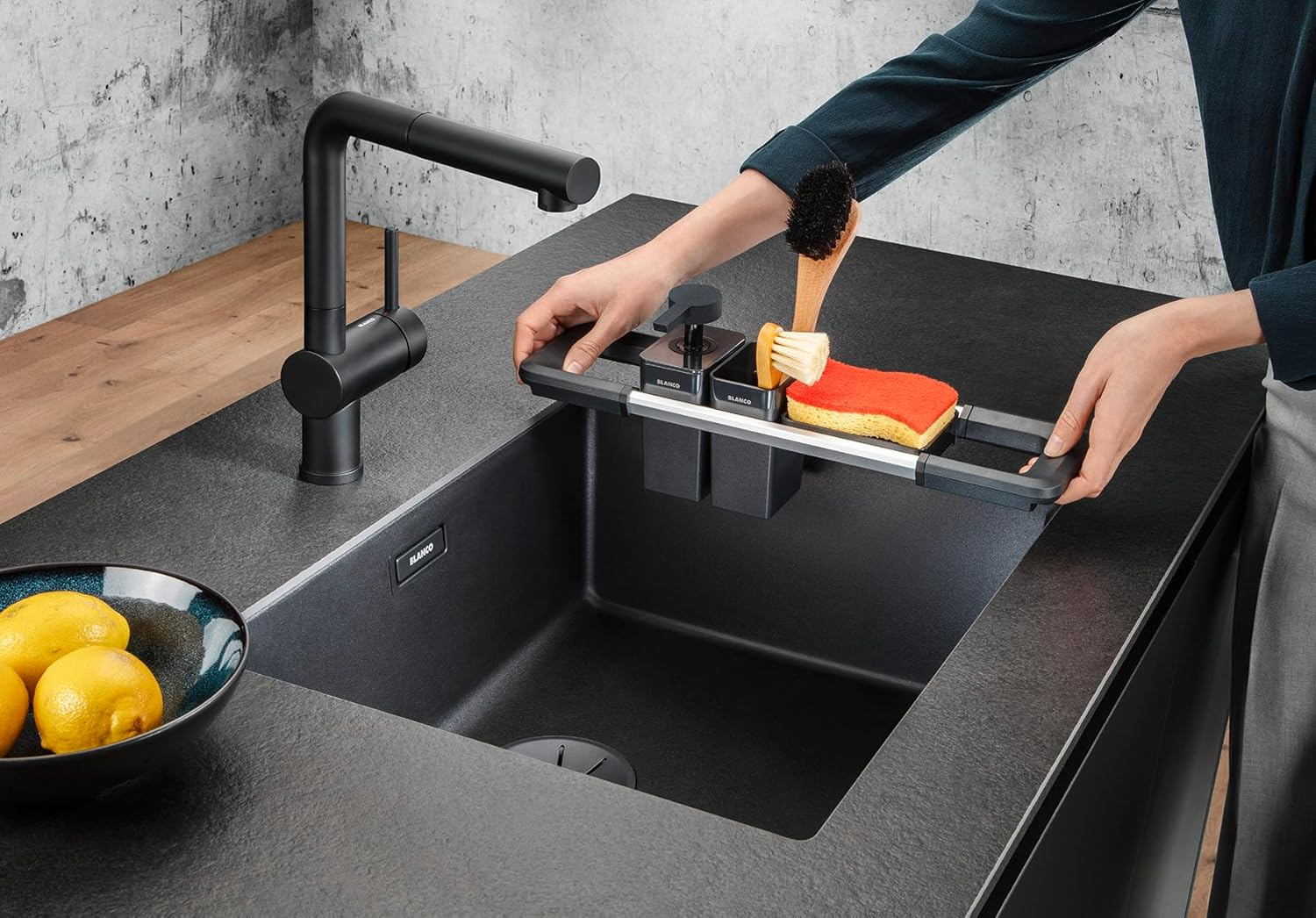 BLANCO Worktop Organiser Main Set | Extendable Rail 396-440 Mm for Sinks | Kitchen Utensils Perfectly Organised | Soap Dispenser for Washing up Liquid, Cleaning Container & Drip Tray image number 3