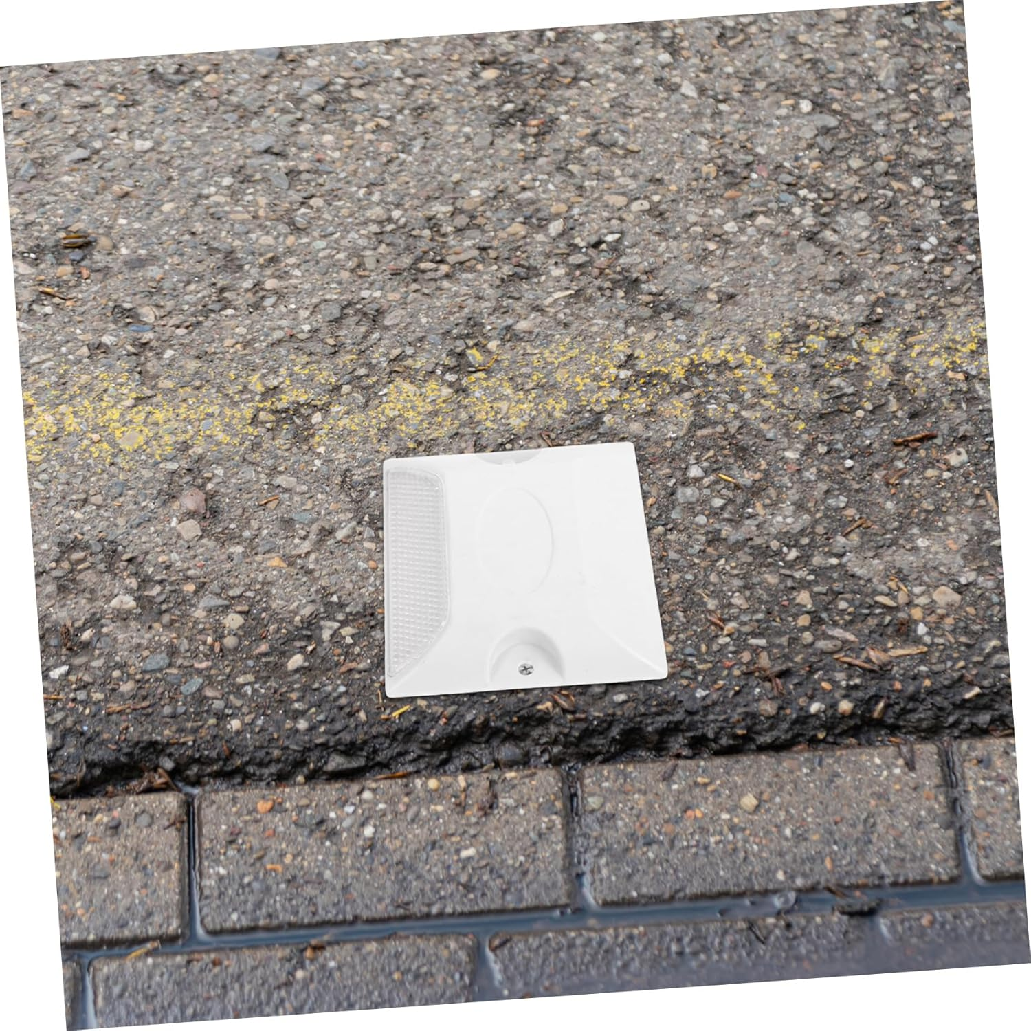 Mikinona 4Pcs Reflective Delineator Plastic Road Markers for Driveway Safety Street Reflectors Driveway Easy to Install Pavement Markers Reflectors for Enhanced Visibility image number 2