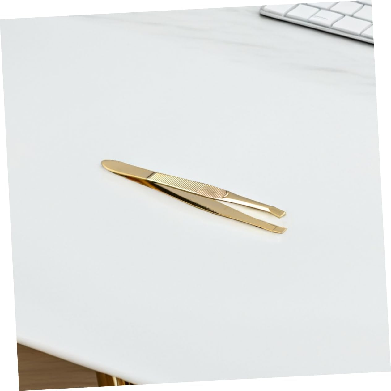 NULYLU 2Pcs Gold-Plated Stainless Steel Eyebrow Tweezers Set 9&times;0.8Cm Precision Multipurpose Beauty Tweezers for Eyelash Extension and Facial Hair Removal Women image number 3