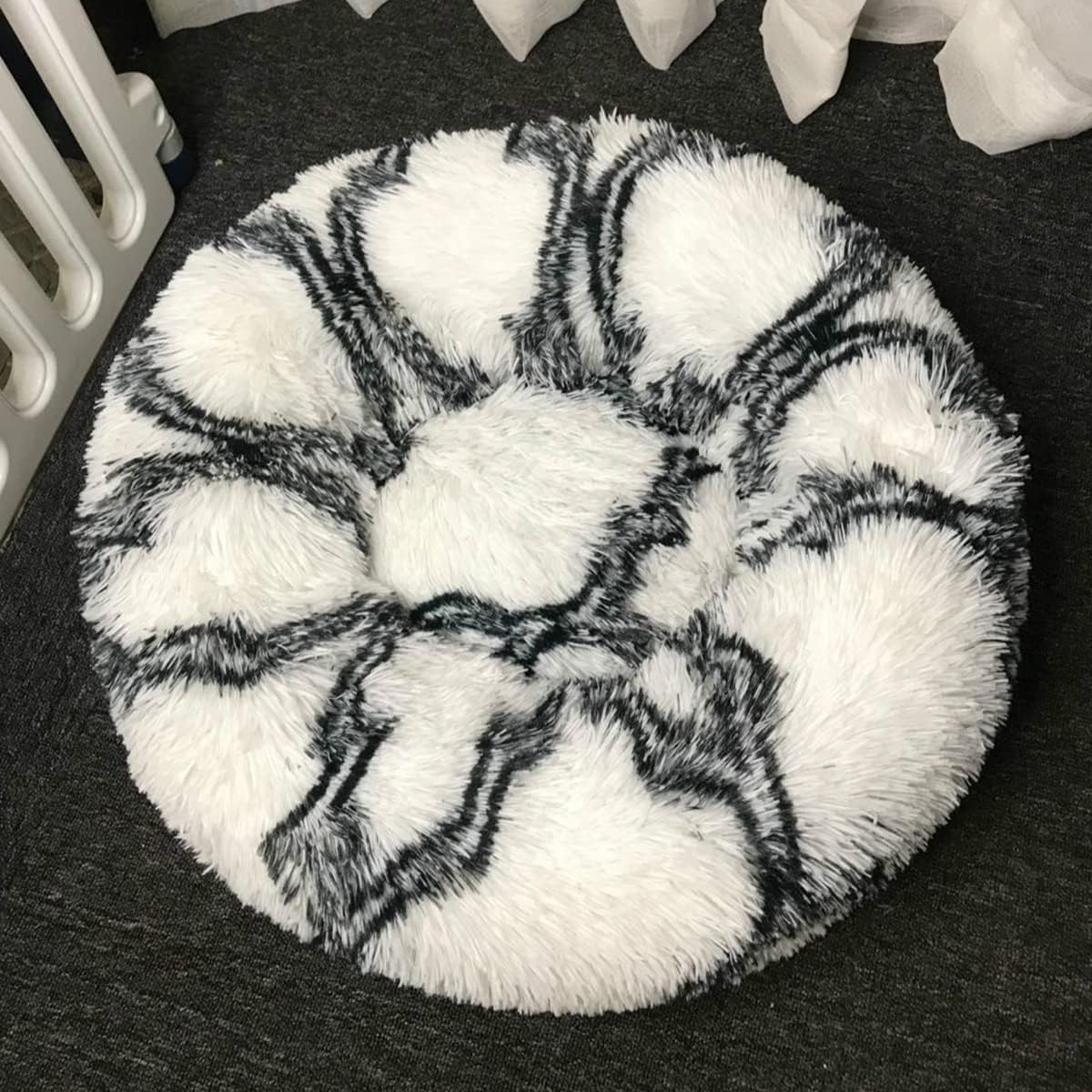 Calming Dog Bed Cat Bed, Washable round Dog Bed Anti-Slip Fluffy Faux Plush Donut Cuddler Cat Bed for Small Medium Large Dogs - Waterproof Bottom Diameter39In