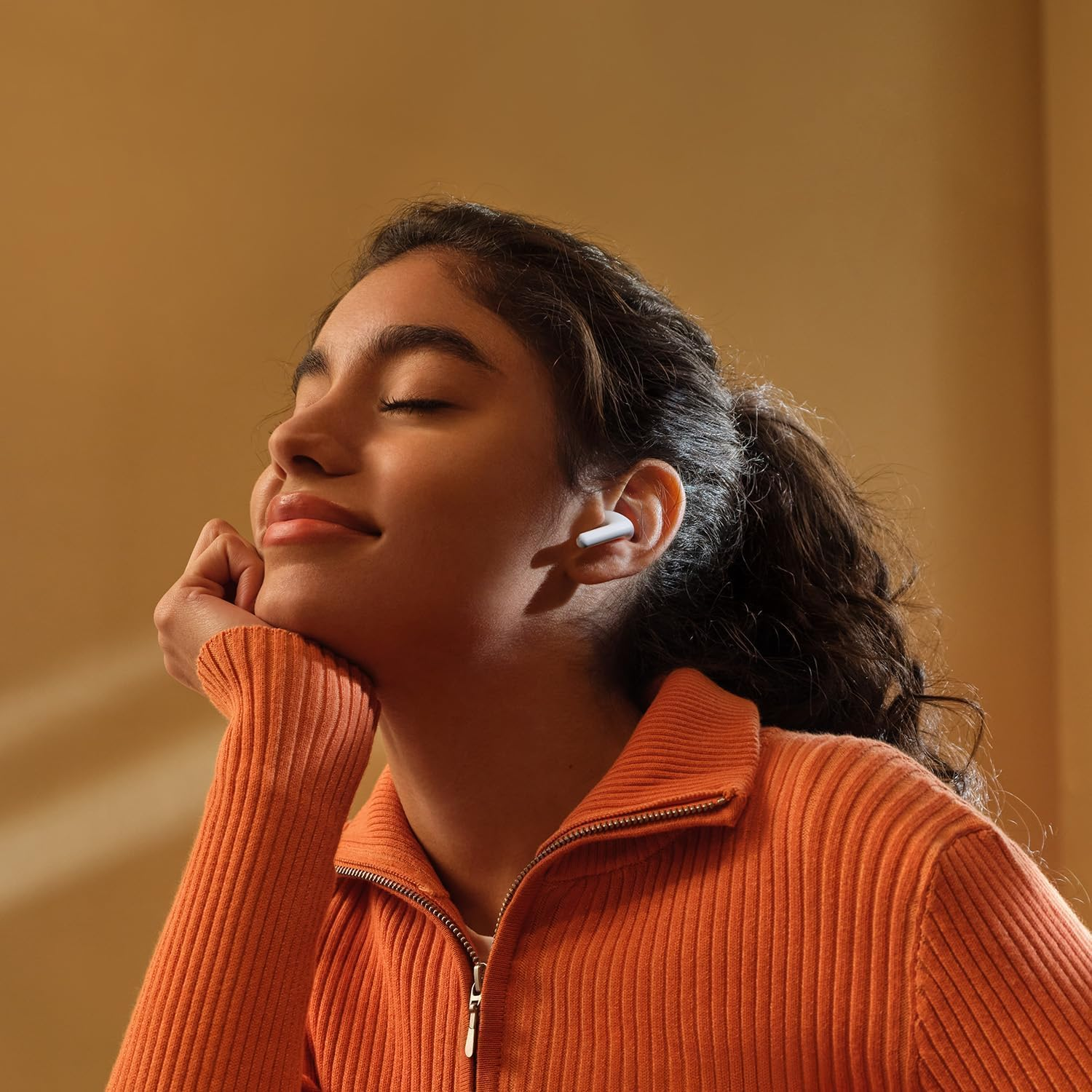 Redmi Buds 8 Lite Wireless Earbuds, 42Db Hybrid Active Noise Cancellation, 8H/36H Battery, 12.4Mm Dynamic Driver, Fast Charging, Dual-Mic Clear Calls, Google Fast Pair, White - Black image number 2