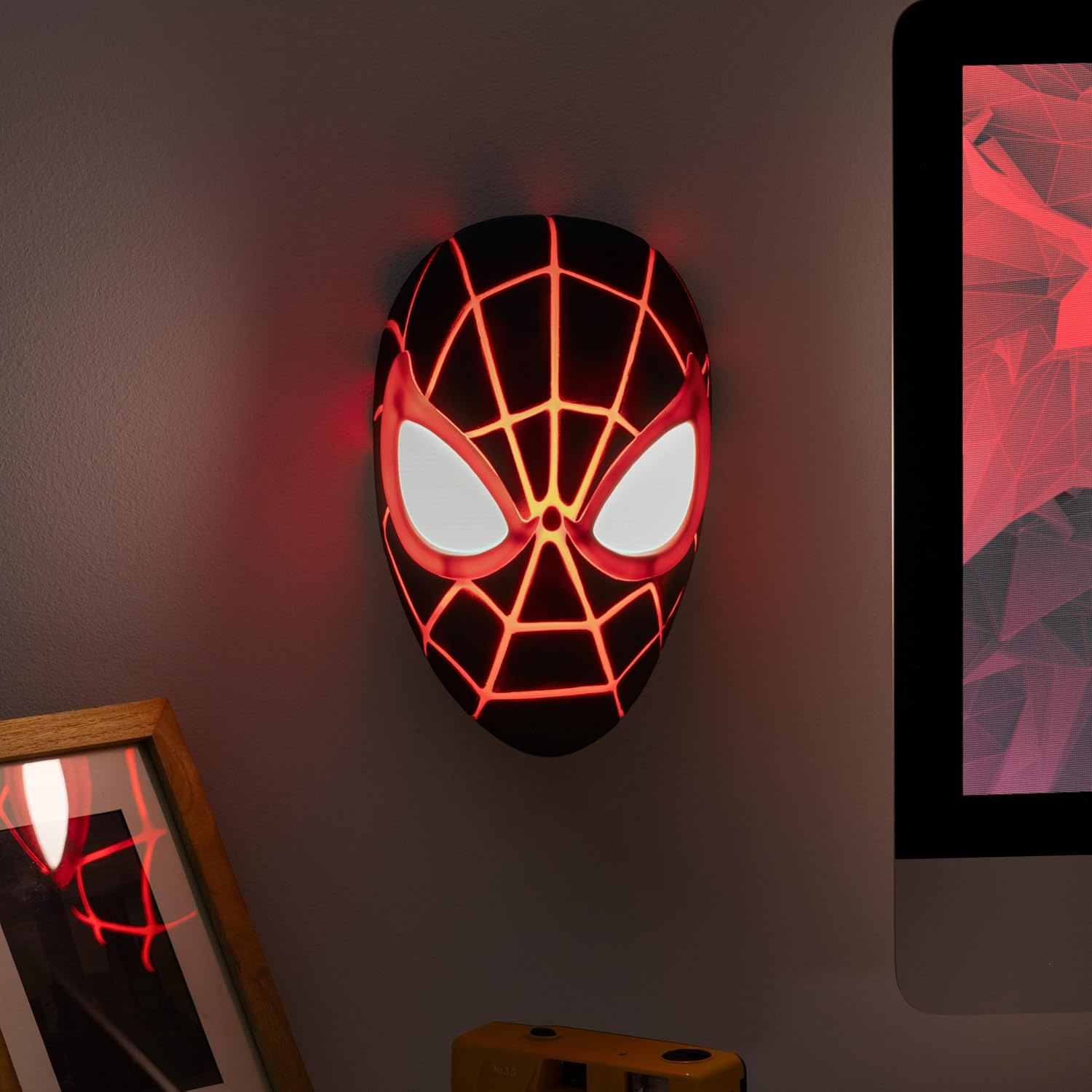 Paladone Miles Morales Spider-Man Mask Light, Wall Mountable or Freestanding LED Lamp, Officially Licensed Marvel Comics Merchandise for Bedrooms, Home and Collectors, Gift Ideas image number 5