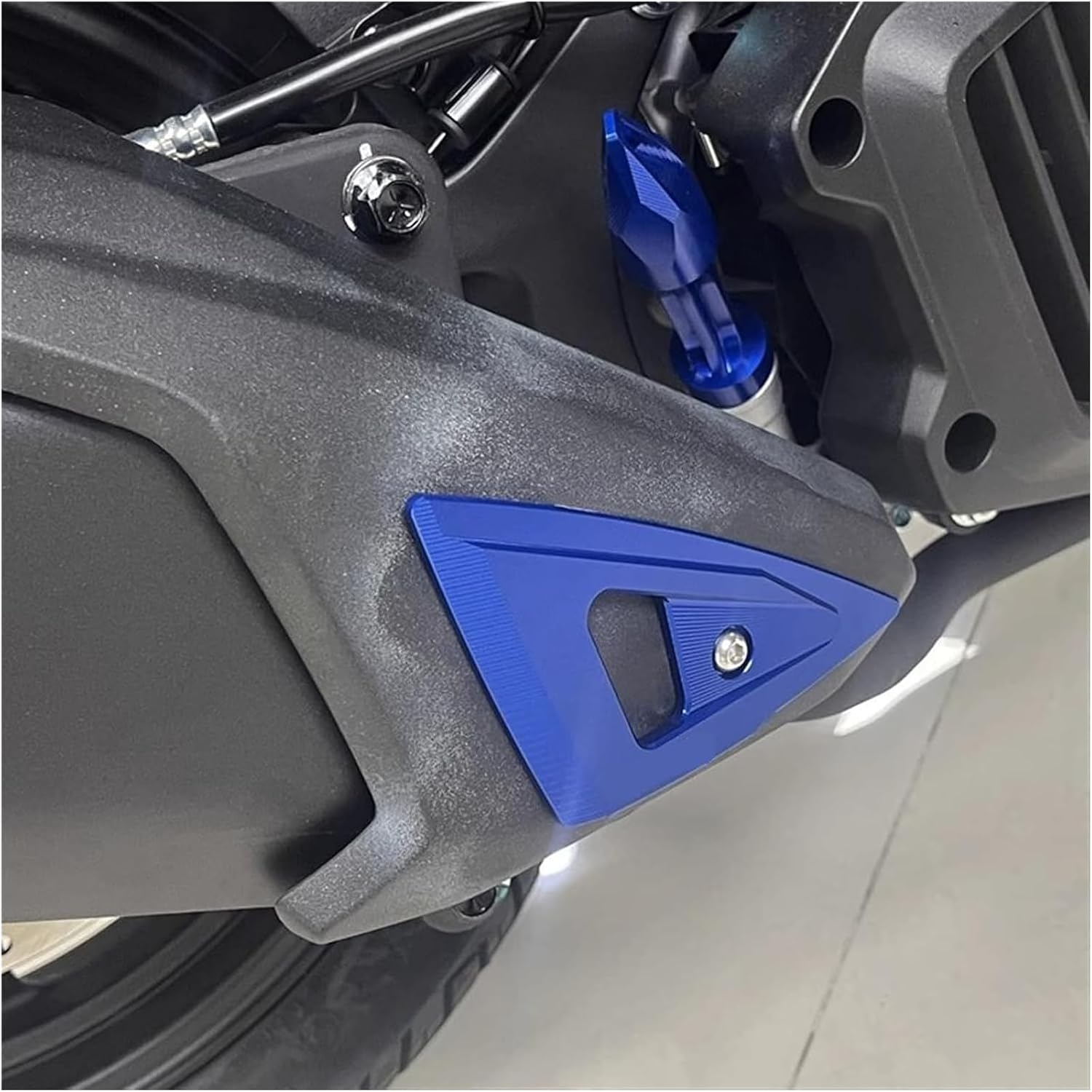 Motorcycle Exhaust Pipe Decorative Bracket Protective Front End Golden Triangle Compatible with S&Uzuki UHR150 image number 2
