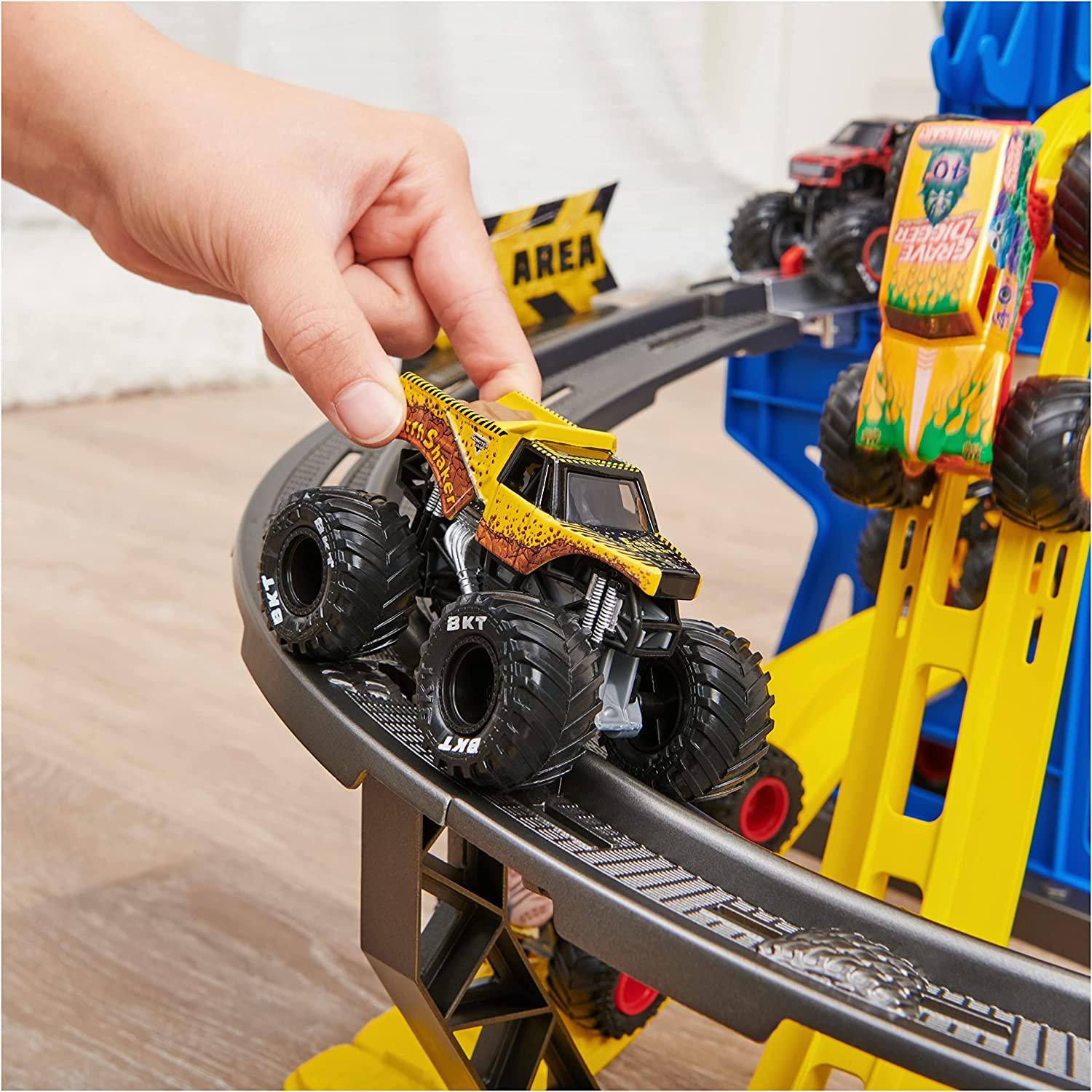 Monster Jam Garage Playset and Storage with Exclusive Grave Digger Monster Truck, Lights and Sounds, Kids Toys for Boys and Girls Ages 3 and Up, Blue and Organge (6060719) image number 1