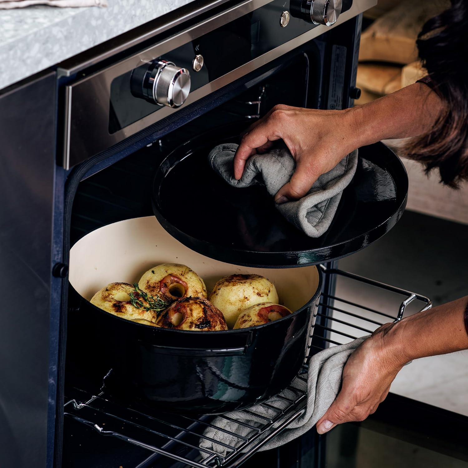 Kitchenaid Cast Iron round Casserole with Lid, 5.2 Liter Capacity, Onyx Black image number 6