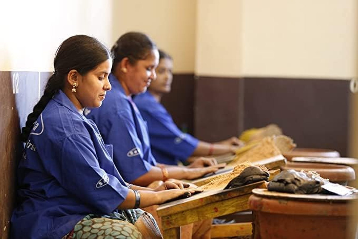 EARTH Satya Golden Sunrise Incense Sticks 15 GMS (Pack of 12) (Green Certified) Indian Perfumed Hand Rolled Agarbatti Perfect for Worship,Relaxation, Medication. image number 6