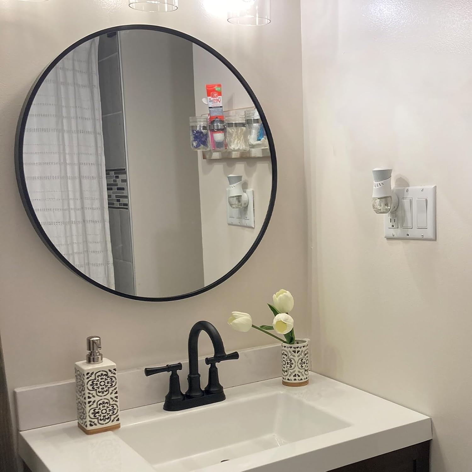 Oruii round Bathroom Mirror, round Mirror 70Cm, Circle Mirror, round Wall Mirror, Circular Wall Mounted Mirrors for Bathroom, Living Room, Vanity, Hallway. image number 4