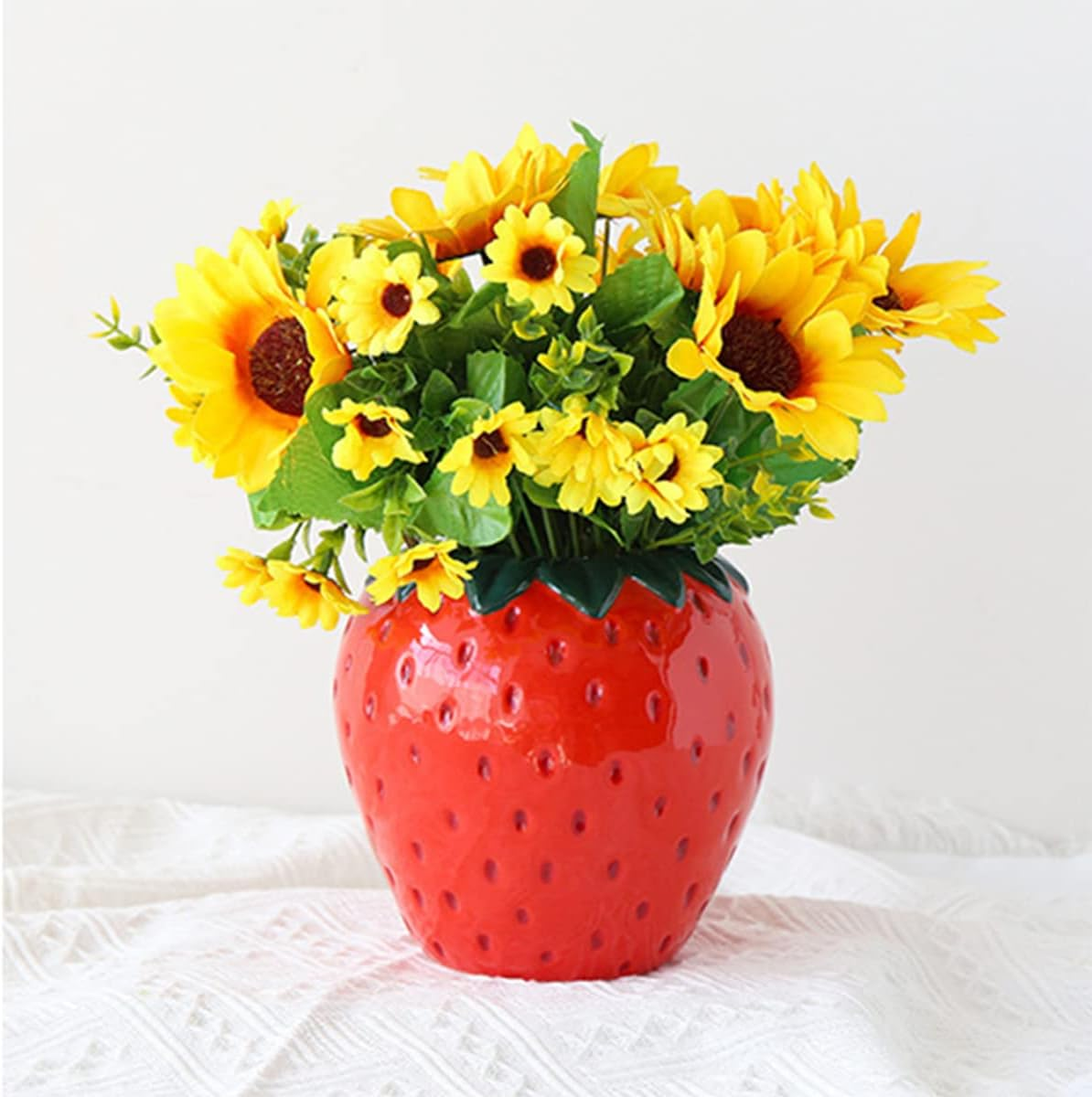 Ceramic Vases Strawberry Decorative Flower Vase Strawberry Table Vase for Pampas Grass Flowers Dried Flowers Modern Vases for Table Decoration Wedding Tulip Vase 15 X 15 X 15 Cm