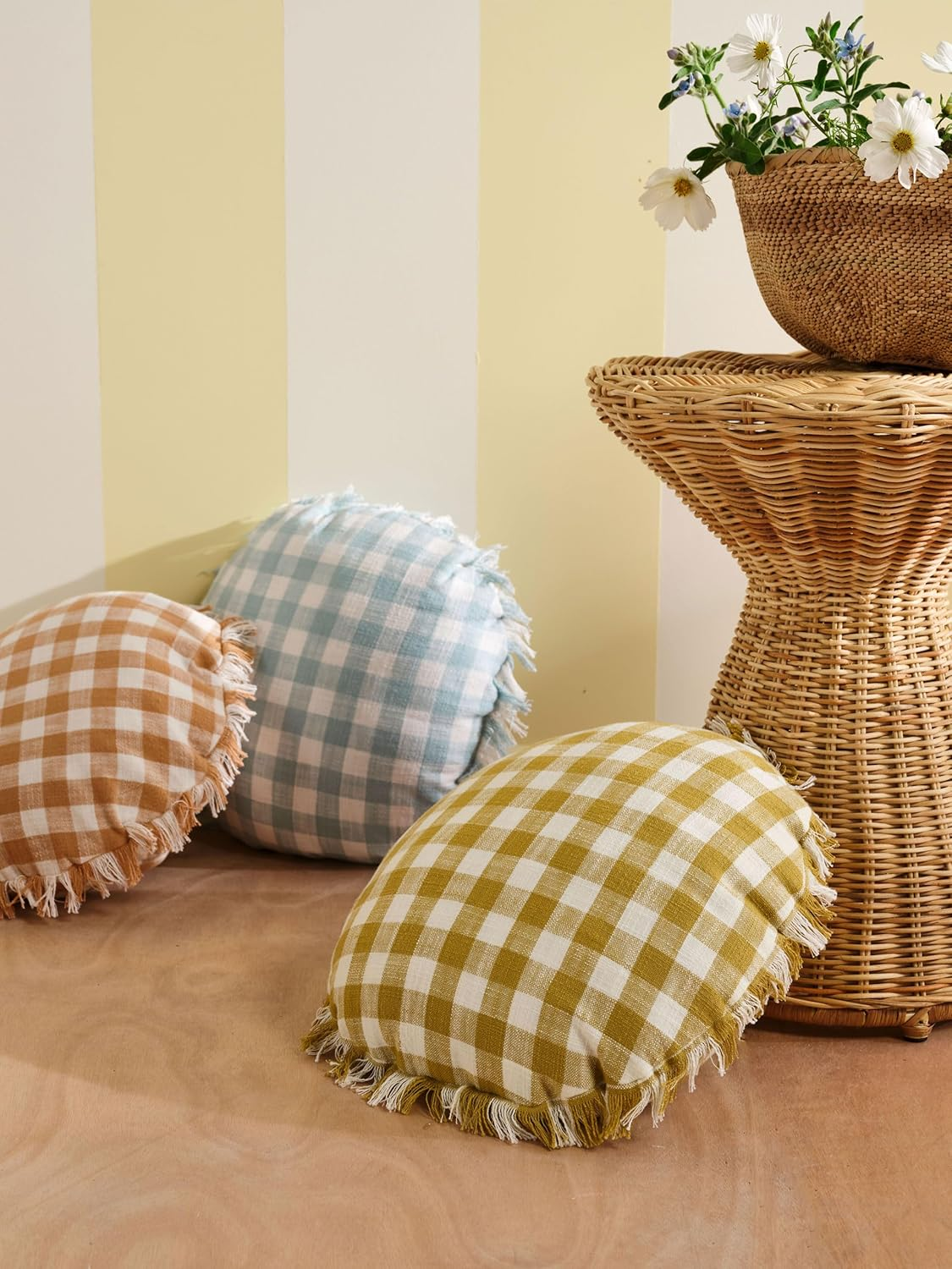 Linen House Tavola round Cushion, Gold, Size 45 Cm image number 5