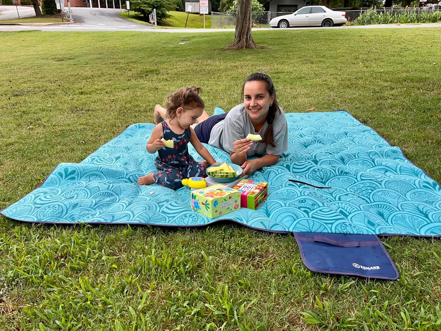 ZOMAKE Picnic Blanket,Waterproof Portable Oversized 80 X 80 Inches Beach Mat (Teal 80 X 80) image number 4