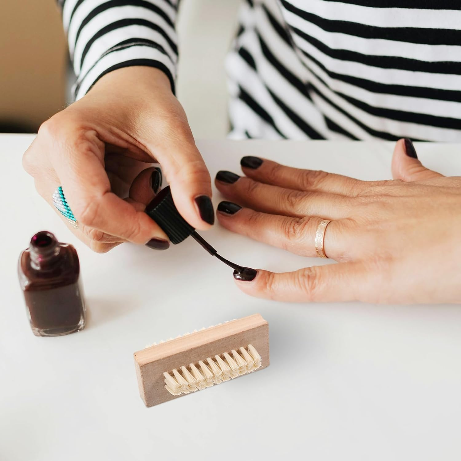 Healvian Wooden Handle Double Sided Nail Brush with Natural Bristle for Nail Cleaning Durable Nail Brush for Fingernails and Toenails