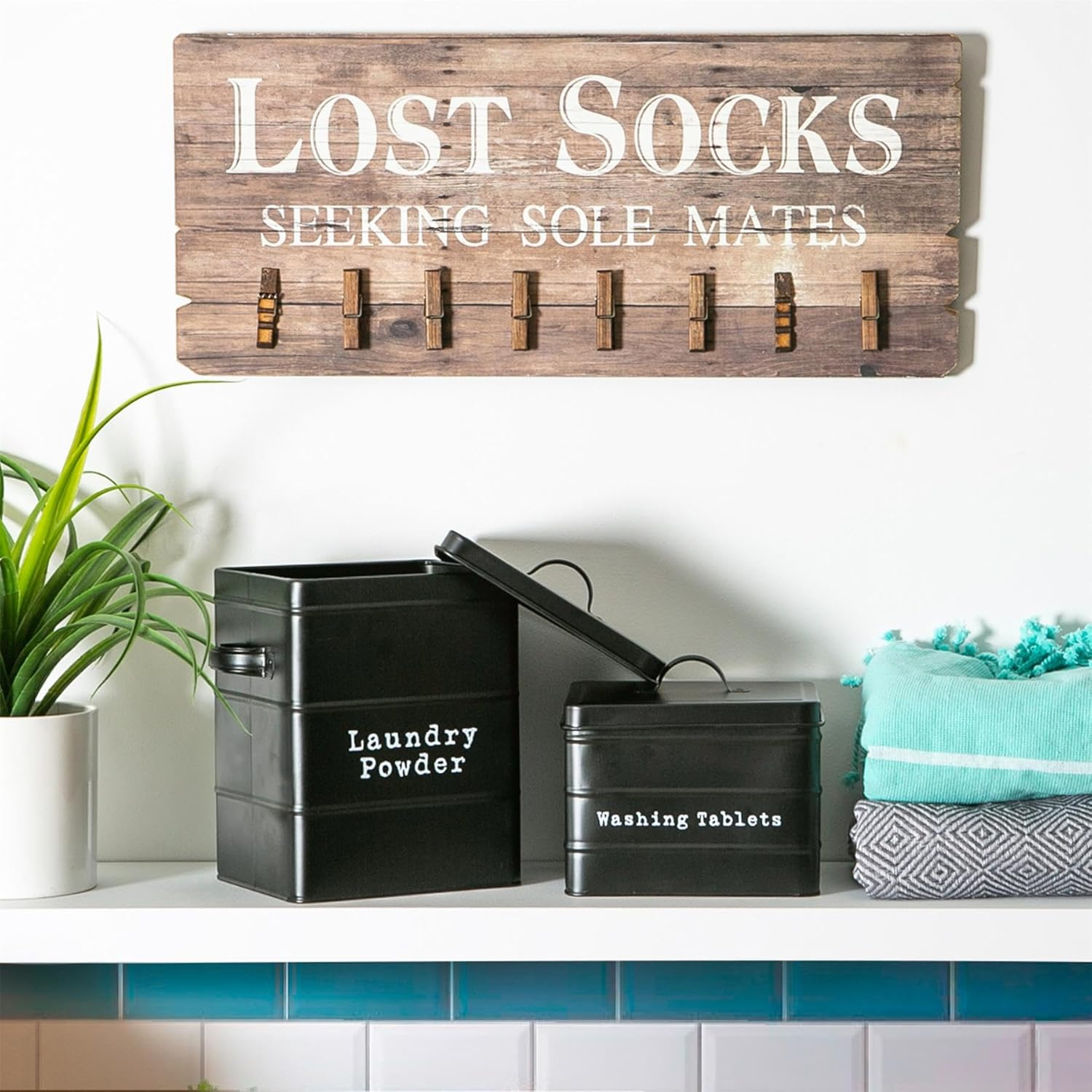 Harbour Housewares Vintage 5.5L Biscuit Tin with Labels - Black - Metal Kitchen Biscuit Barrel Box Storage Bin Canister Cookie Jar Caddy Container image number 4