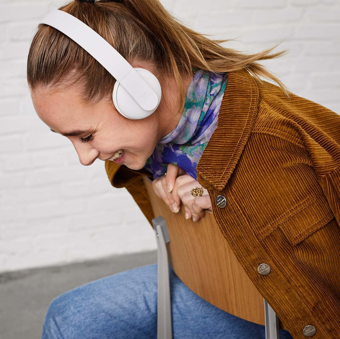 KREAFUNK Ahead Wireless Bluetooth on Ear Headphones, White, Noise Cancelling, 20 Hours Long Play Time, Fast Charging image number 1