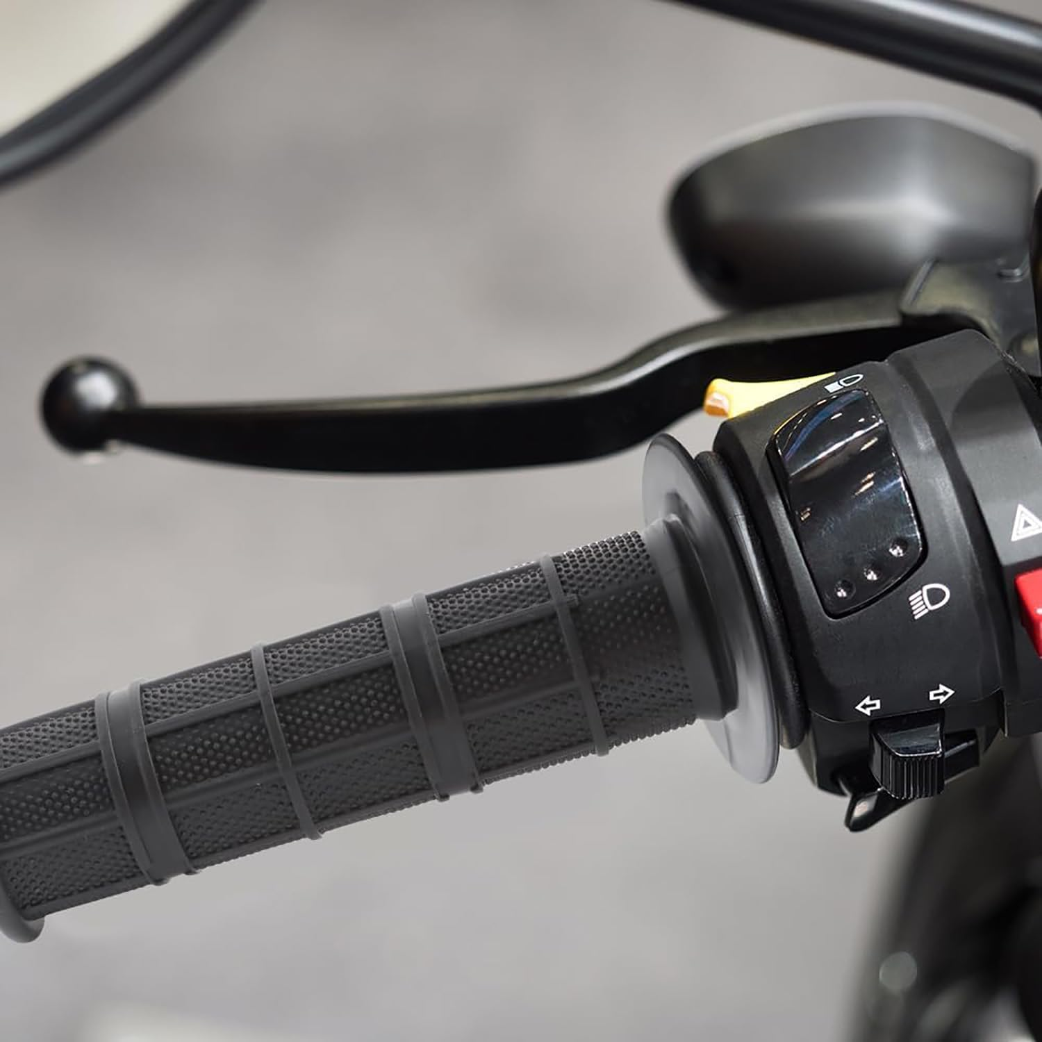 SILHOL Universal Motorcycle Grips 22Mm, Non Slip Rubber Handlebar Grips Fit Harley, Honda, Yamaha, Suzuki, Kawasaki and Dirt Bikes Black