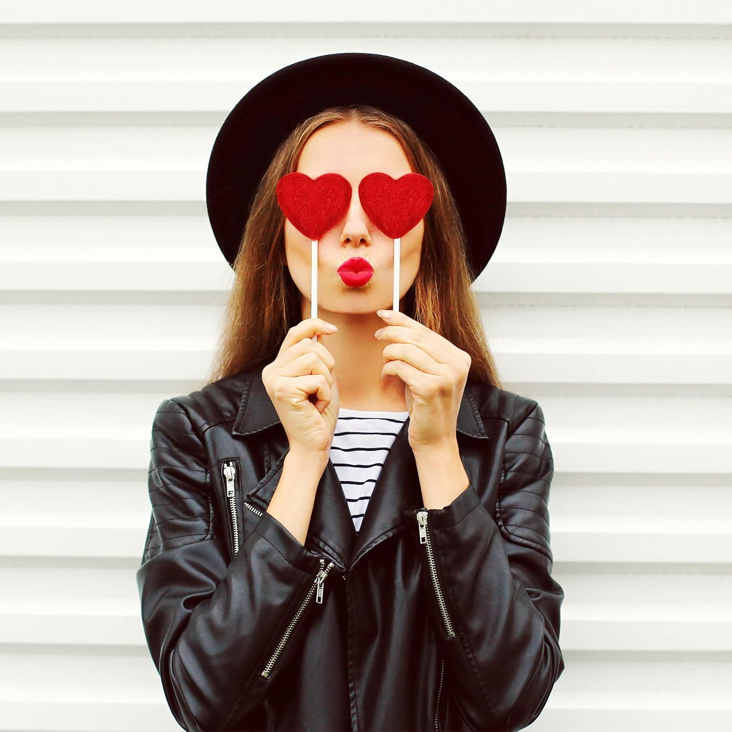 Tegeme 24 Pieces 30 Mm Valentine'S Day Wool Felt Balls Garland Heart Shape Banner Small Wool Balls Handmade DIY Felted Fabric Red Pom Poms Wool Felt Garland Crafts for Valentine'S Day Home Decor image number 1