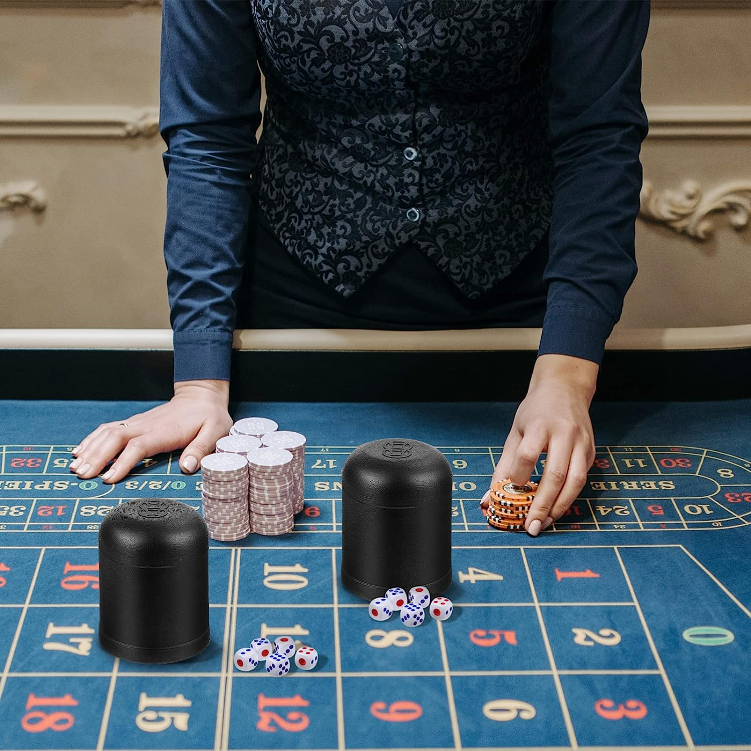 Alipis Black Dice Plastic Dice Shaker Cup with 5 Dot Dices, Small Games Dice Cups Black Cylindrical Dice Box for Club Bar Dice Game, 5 Sets