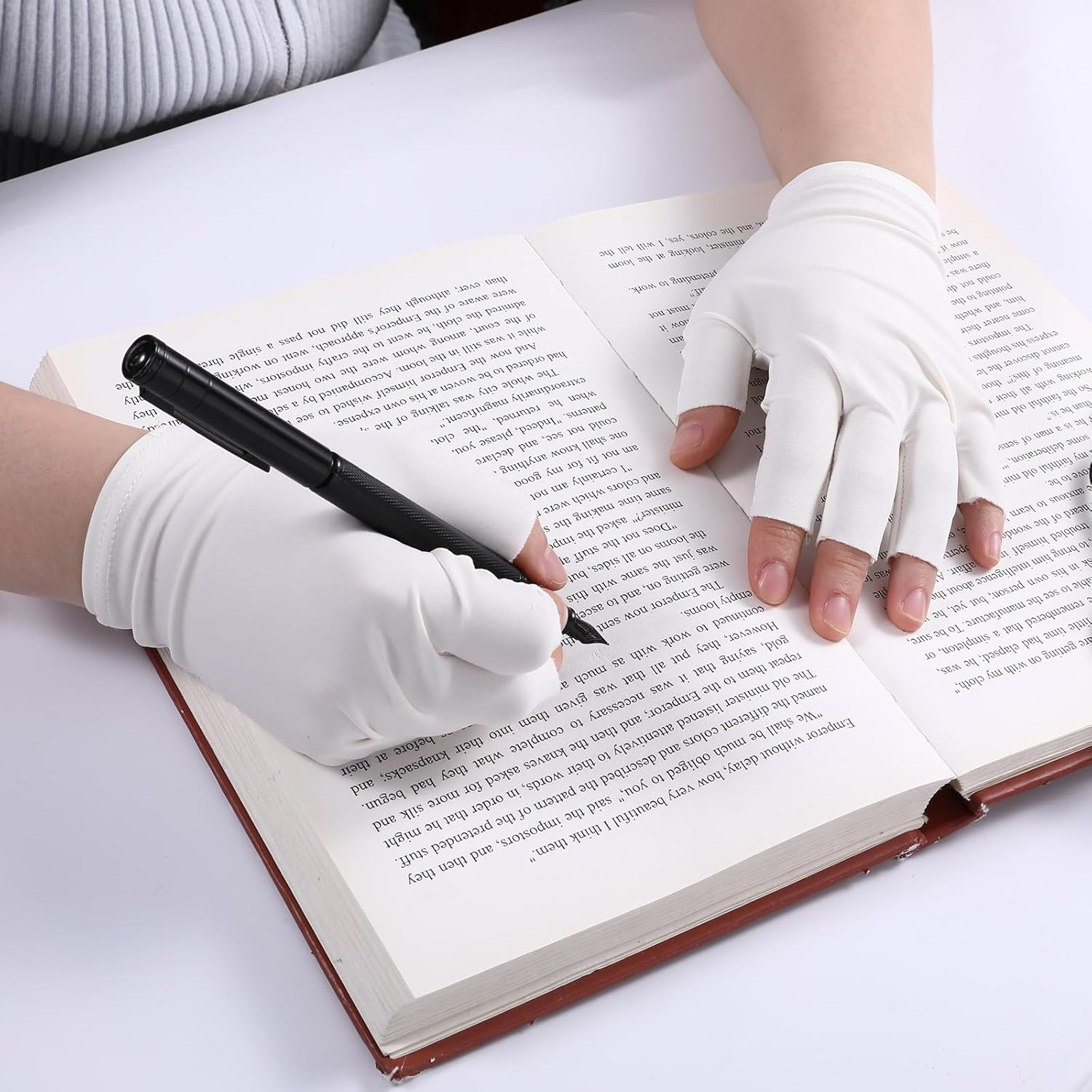 2 Pairs of White Cotton Gloves for Dry Hands Sleeping, White Fingerless Gloves, Eczema Glove for Moisturizing, Touchscreen, Spa, Skin Treatment