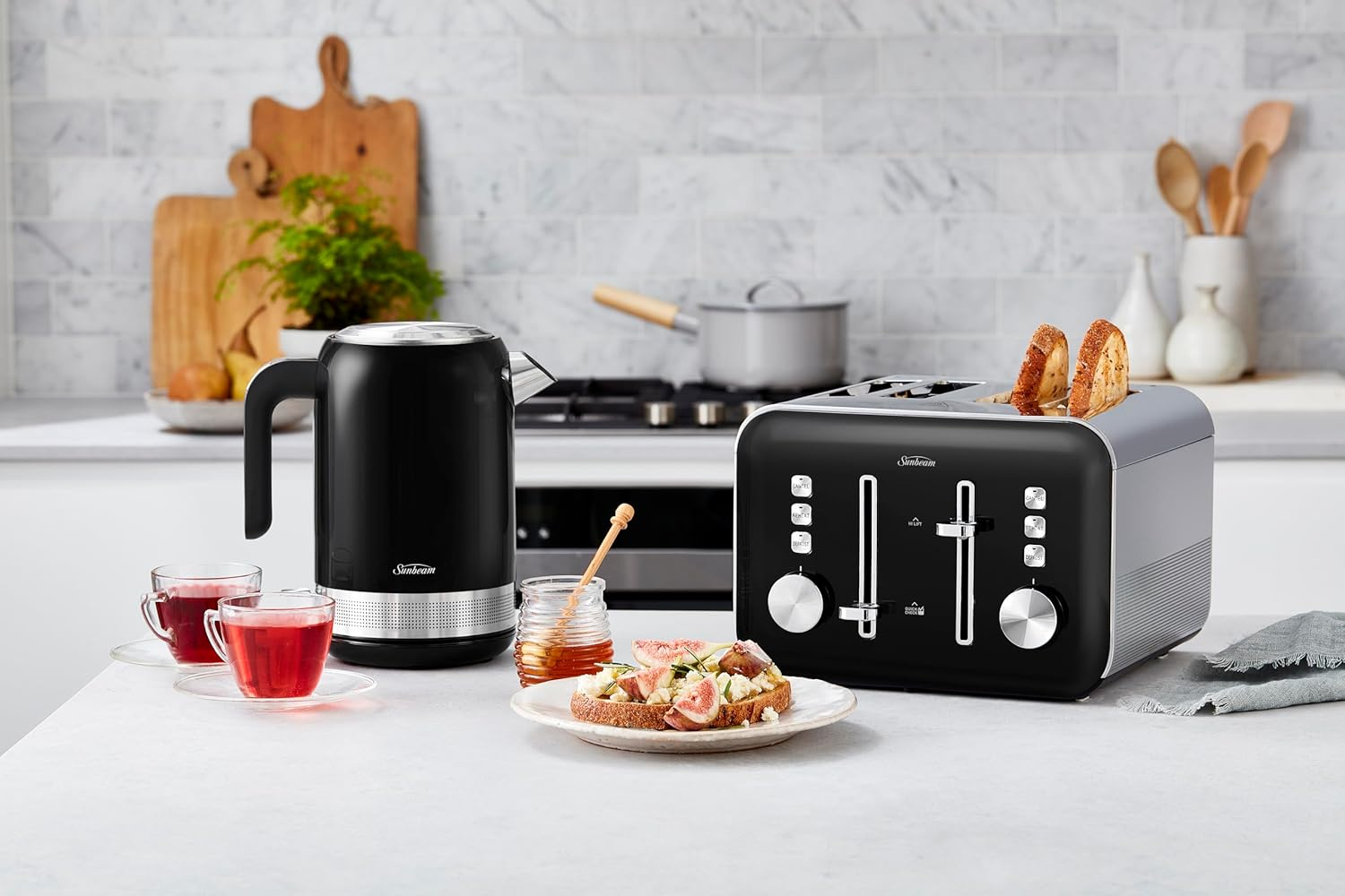 Sunbeam Simply Shine 4-Slice Toaster | High Lift & Quick Check Lever, 9 Browning Settings, Black TAP4004BK image number 3