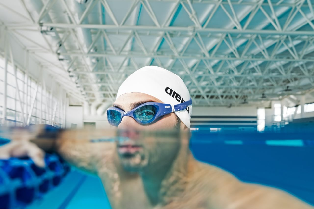 ARENA the One Goggles, Unisex Swim Goggles with Orbit-Proof Seals, Anti-Fog Coating & UV Protection, Wide Lenses for Enhanced Vision & Adjustable Fit - Clear/Grey image number 2