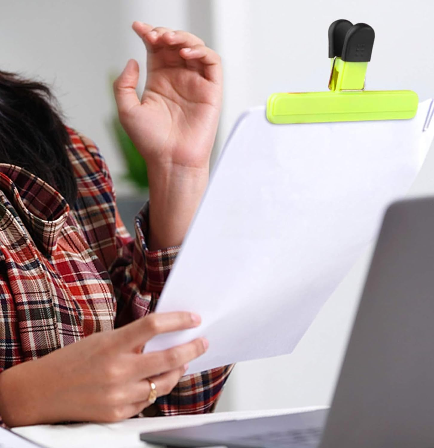 Heatunk Set of 6 Large Heavy Duty Chip Bag Clips - Assorted Colors, Durable Plastic Seal Grip - 6.2 X 3.5 Inch image number 3