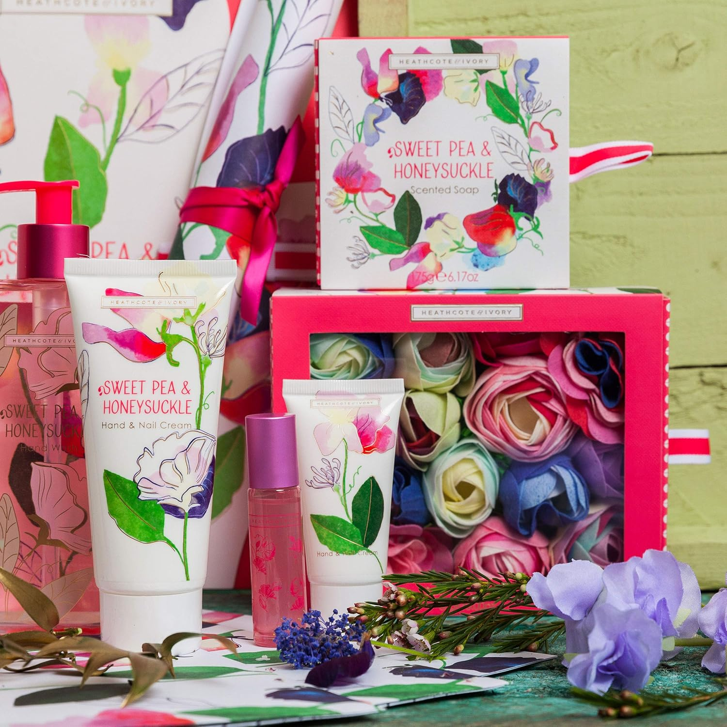 Heathcote & Ivory Ltd Sweet Pea and Honeysuckle Fragranced Sachets, image number 1