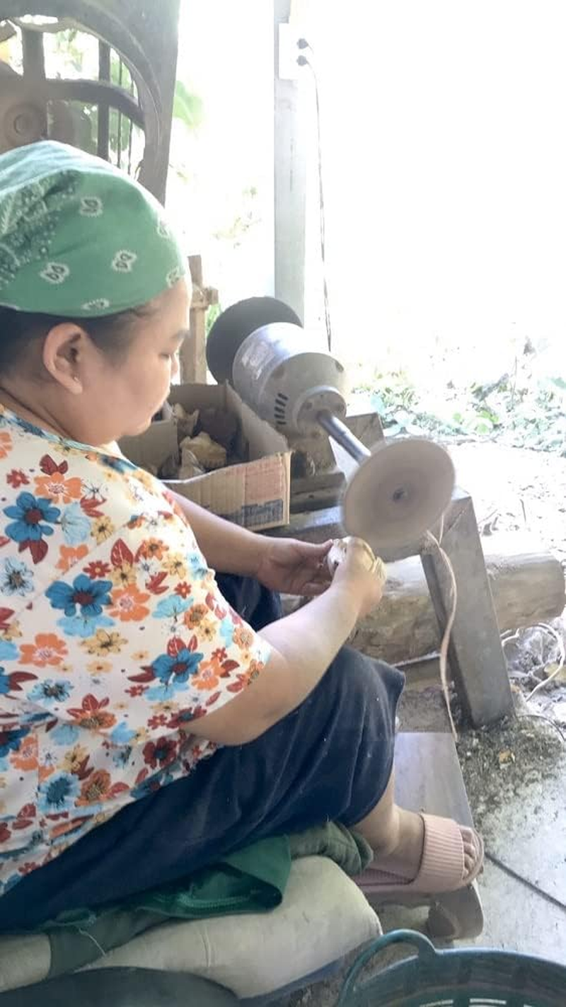 Percussion Instruments Wooden Frog 3 Pieces Set of 2 Inch Small Wood Carving Black Frog Musical Instrument, Products from Thailand, Wooden Frog Musical Instrument. image number 6
