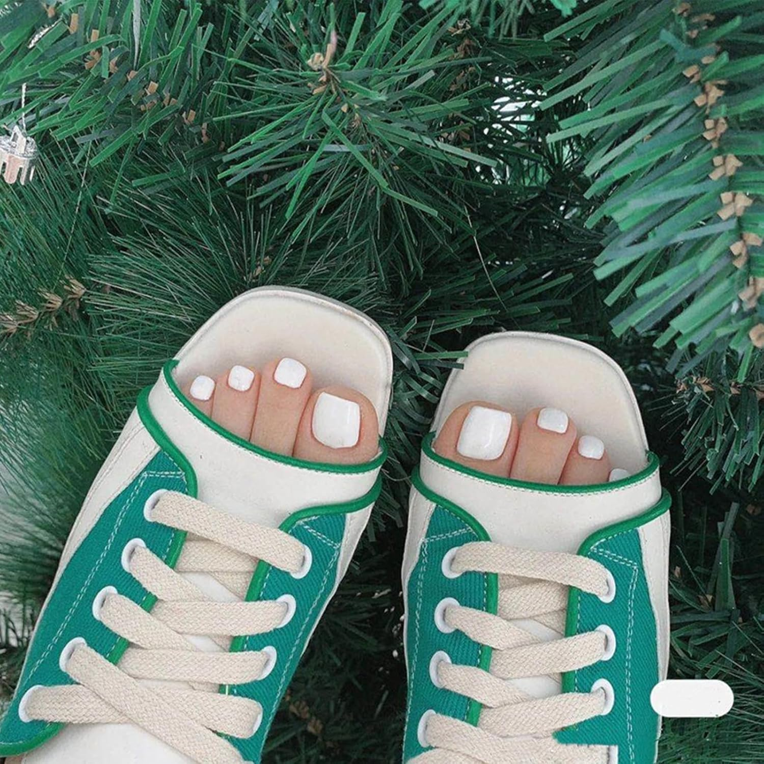 24Pack Press on Nails, Full Coverage Glossy Fake Nails,Press on Toe Nails, Suitable for Women and Girls Everyday Decoration image number 1