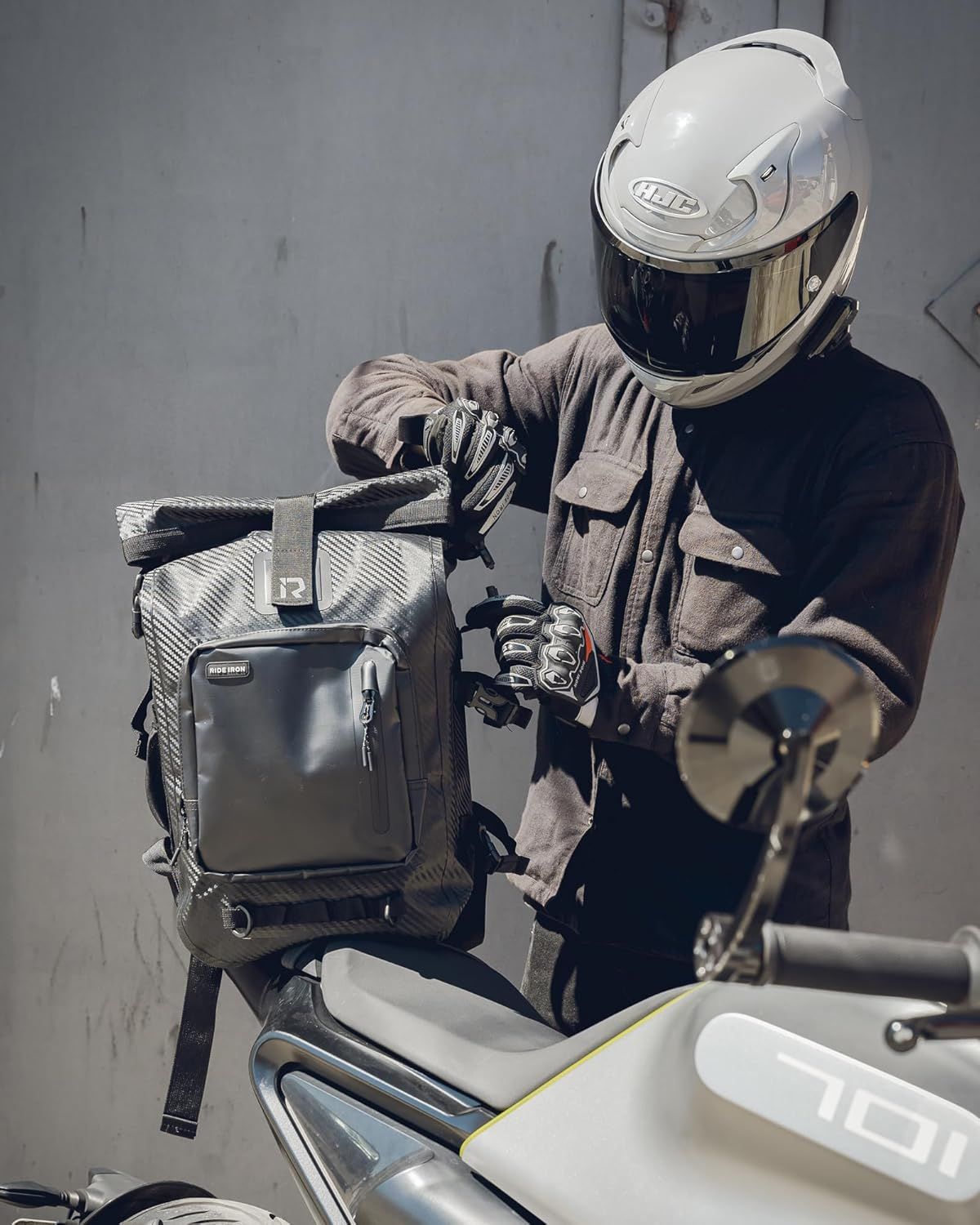 RIDEIRON Motorcycle Backpack - Carbon Fibre image number 4