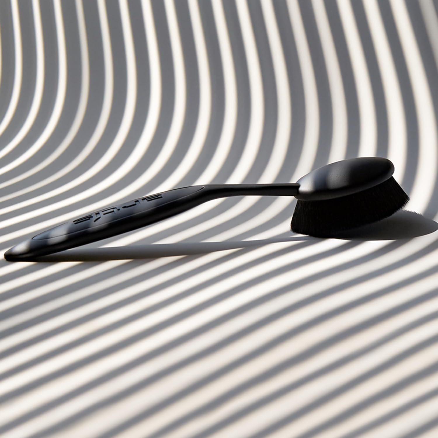 Artis Elite Oval Brush 7 - Black, 1 Pc Makeup Brush image number 2