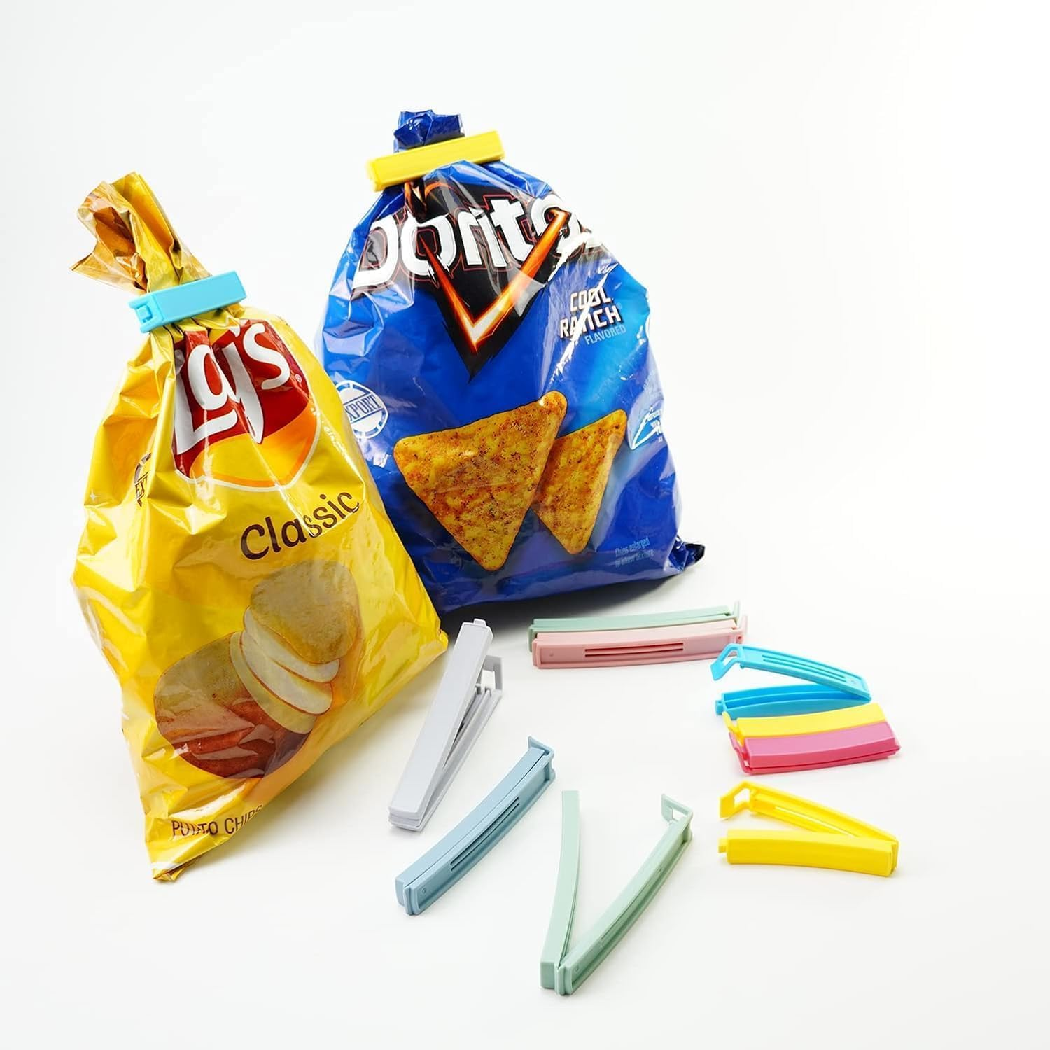 MOLANLY 34 PCS Plastic Chip Clips for Food Packages, Curved Design Sealing Bag Clips for Food, Kitchen and Home, 2 Sizes(4.3Inch X 20, 3.1Inch X 12) image number 3