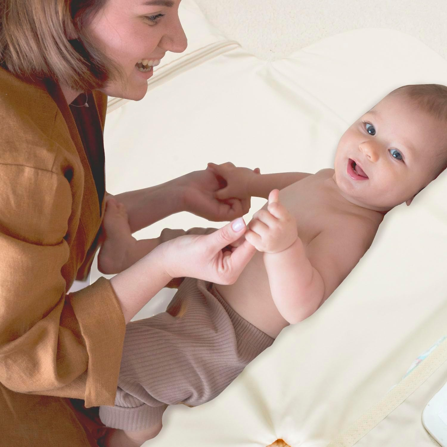 Portable Diaper Changing Pad, With, for Newborn Girl & Boy with Smart Wipes Pocket, Easy-Clean, Waterproof, Soft, Comfortable Foldable Baby Changing Pad (Bear) - Bear image number 5