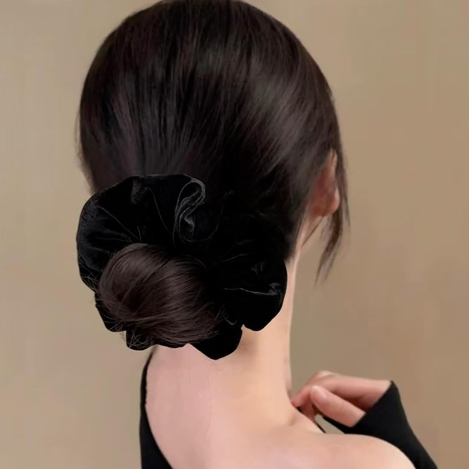 Pack of 2 Black Hair Bobbles, Women'S Velvet, Elastic Women'S Soft Scrunchies, Strong Hold Scrunchies, Black Ponytail, Scrunchies Hair Scrunchies, for Stylish Women and Girls, Curly image number 5