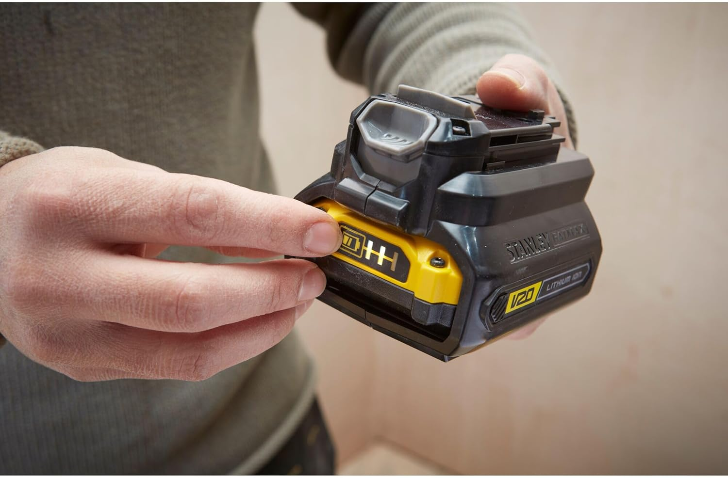 STANLEY FATMAX V20 | 18V Battery Adapter - Converts 18V V20 1.5Ah and 2.0Ah Batteries for Use with Older Cordless Power Tools image number 5