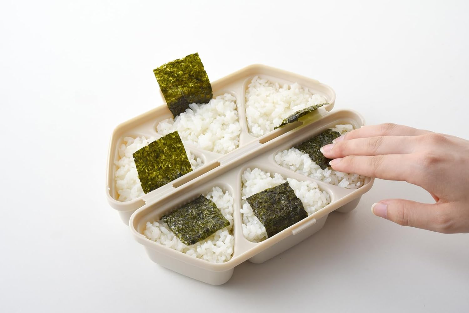 Ernest A-77371 Rice Ball Case, Bento Box (Side Dishes OK), Rice Ball Mold (Easy Onigiri Kit & Case, Musbeat), Popular Brand of Major Restaurants, Beige, image number 3