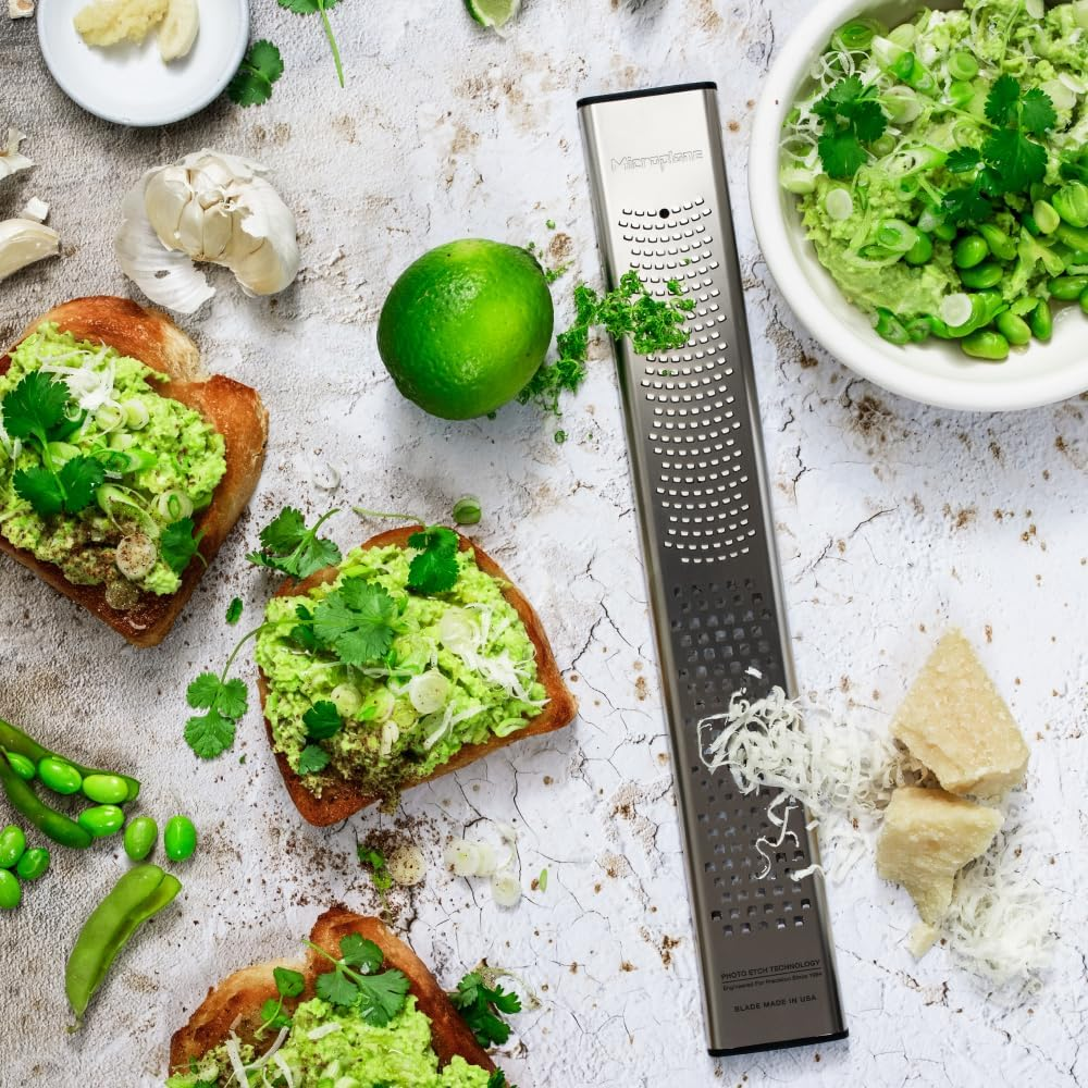 Microplane Dual Blade Zester and Coarse Grater - Ultra-Sharp Stainless Steel Blade, Ideal for Zesting Citrus, Grating Hard Cheeses, & Shaving Chocolate, Non-Scratch Tabs, Reusable Protective Cover image number 4