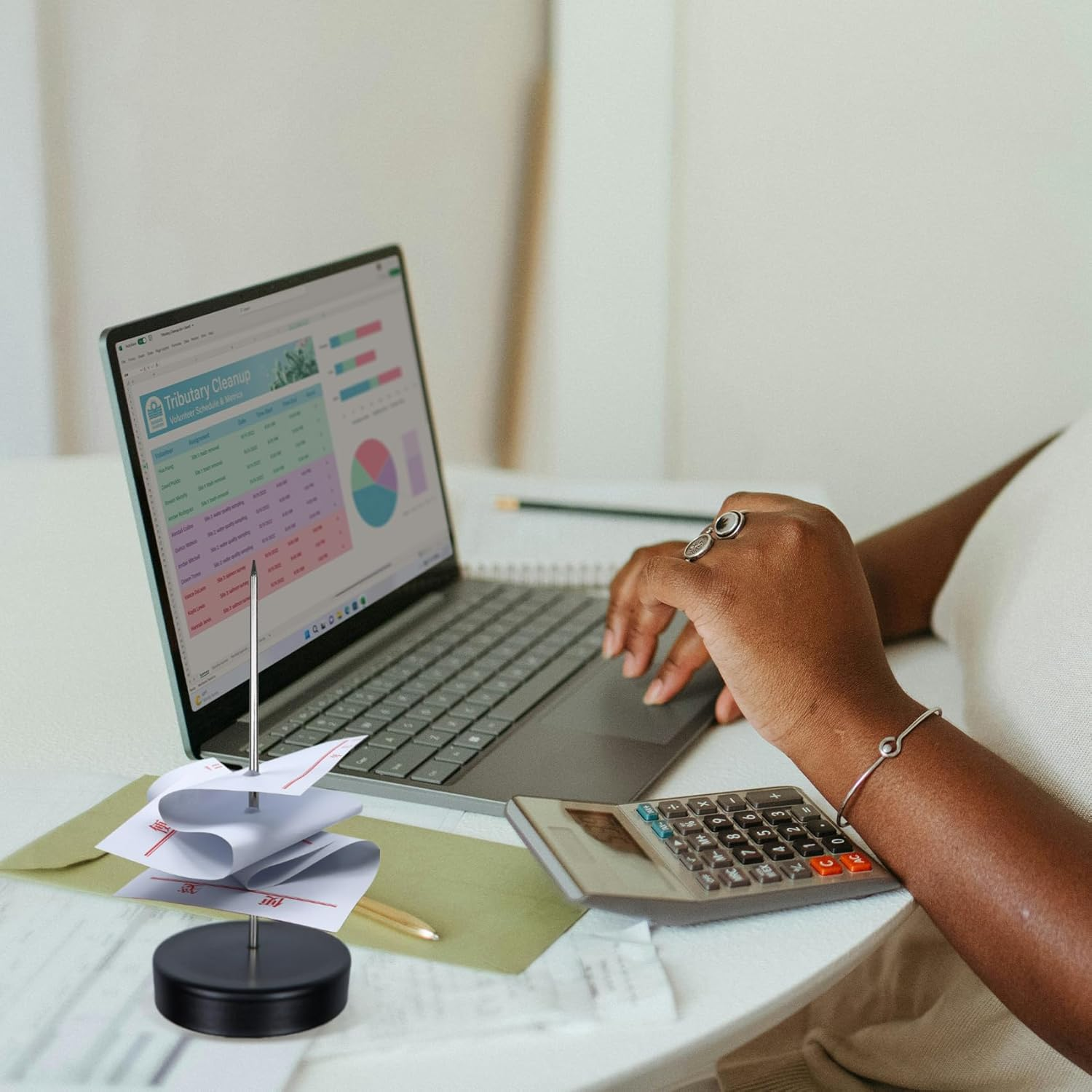 2 Pcs Receipt Holder Spike, 5.5Inch Metal Memo Spike, Black Straight Rod Spike with round Stand, Spindle Spike Stick Receipts Desk Check Bill Fork for Restaurant Office Bar Supermarket image number 4