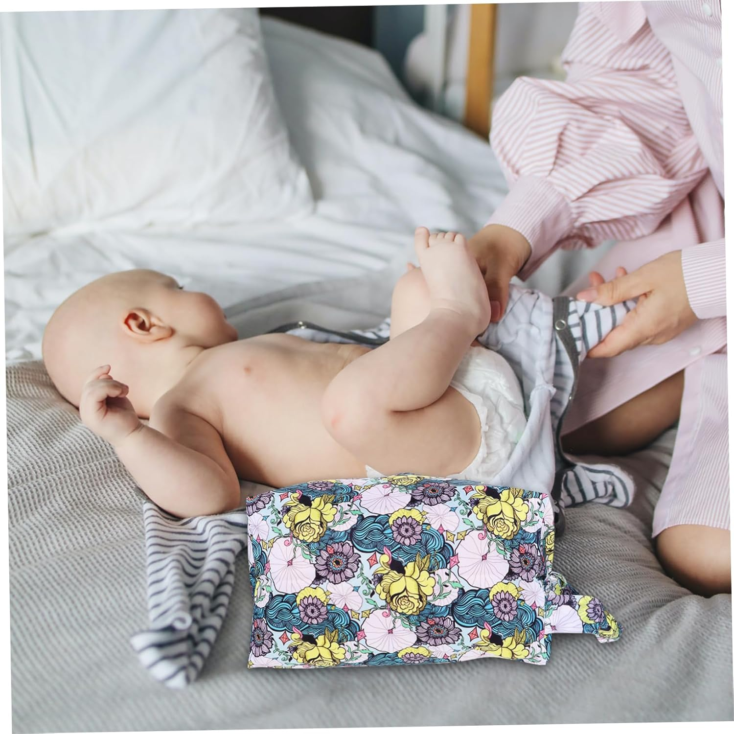 KOMBIUDA Stereoscopic Diapers Packing Bag Patterned Sundries Holder Travel Napkin image number 1