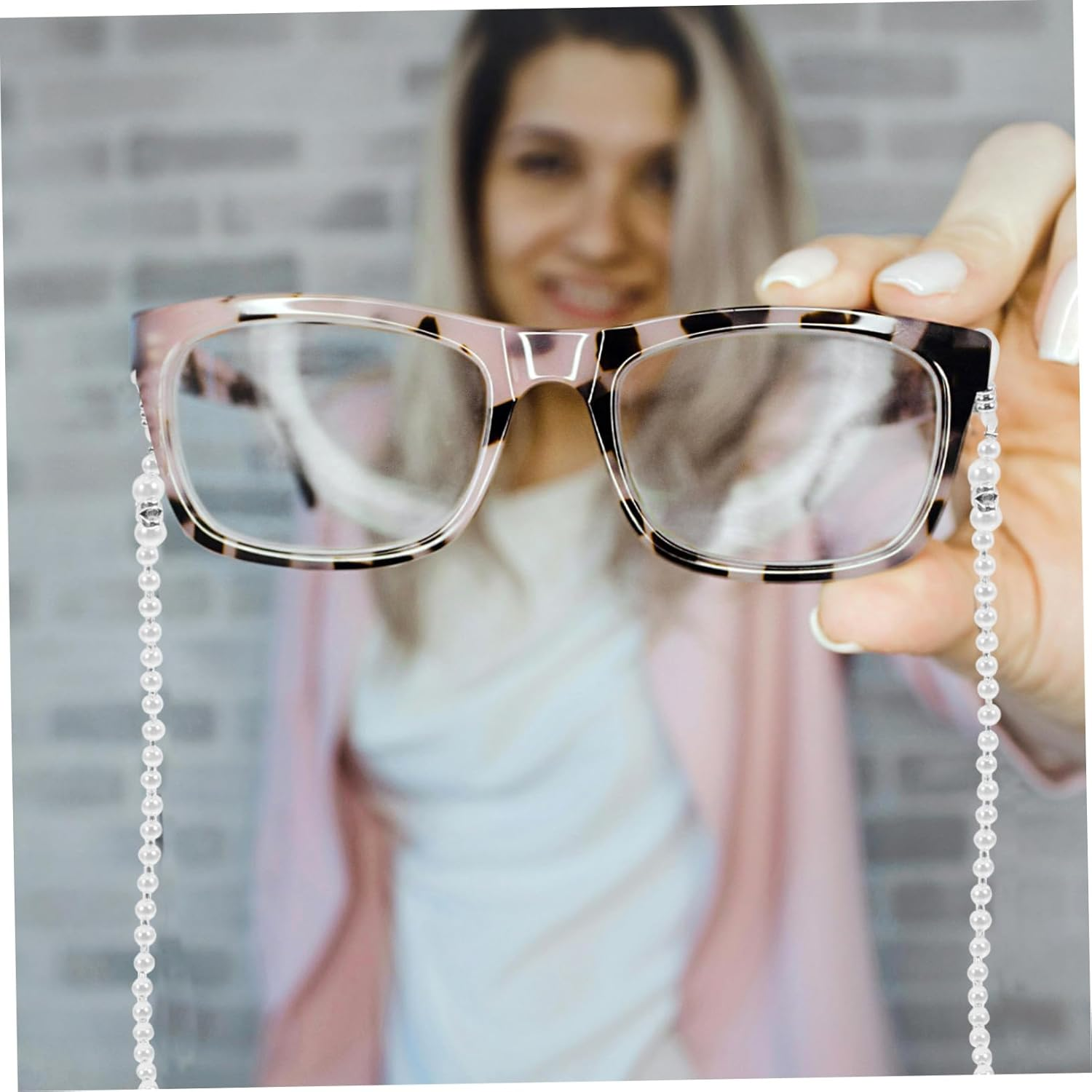 LRXIYODE Pearl Beaded Eyeglass Chain Anti-Slip Strap for Women Sunglasses and Mask Holder Fashion Necklace Eyewear Accessory Anti-Falling Lanyard image number 2