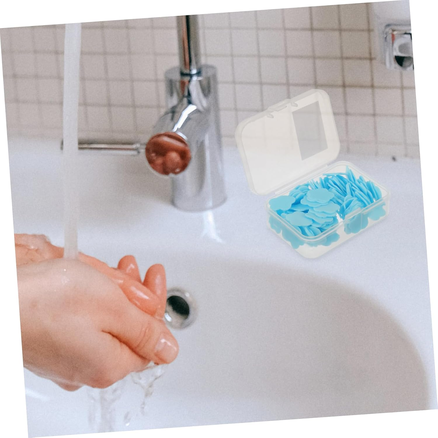 NULYLU Portable Travel Soap Sheets Box Mini Soap Paper for Boys and Girls Blue Milk Scent image number 2