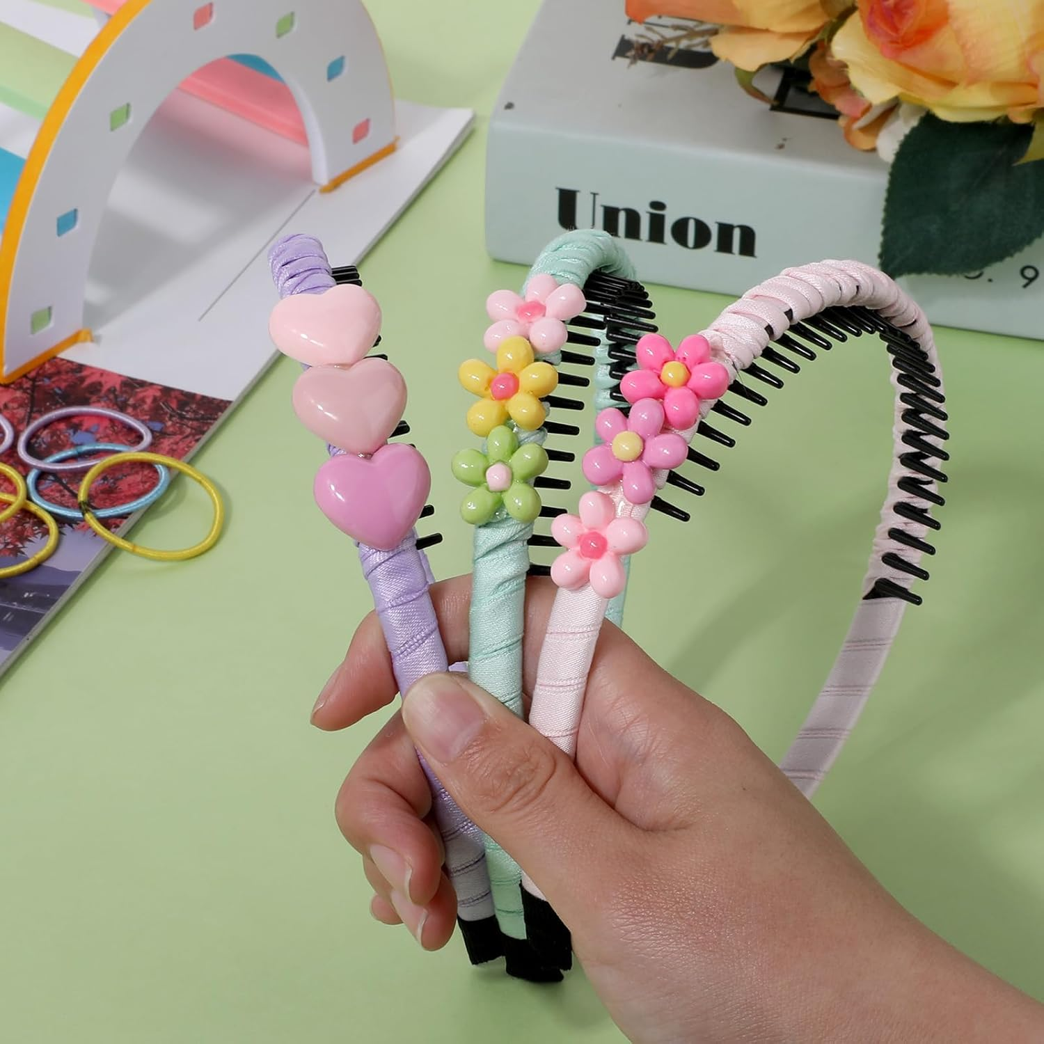 COMNICO Plastic Headbands, 3Pcs Non-Slip Headbands with Teeth Colorful Heart Flower Head Bands for Kids Cute Hair Comb Head Bands